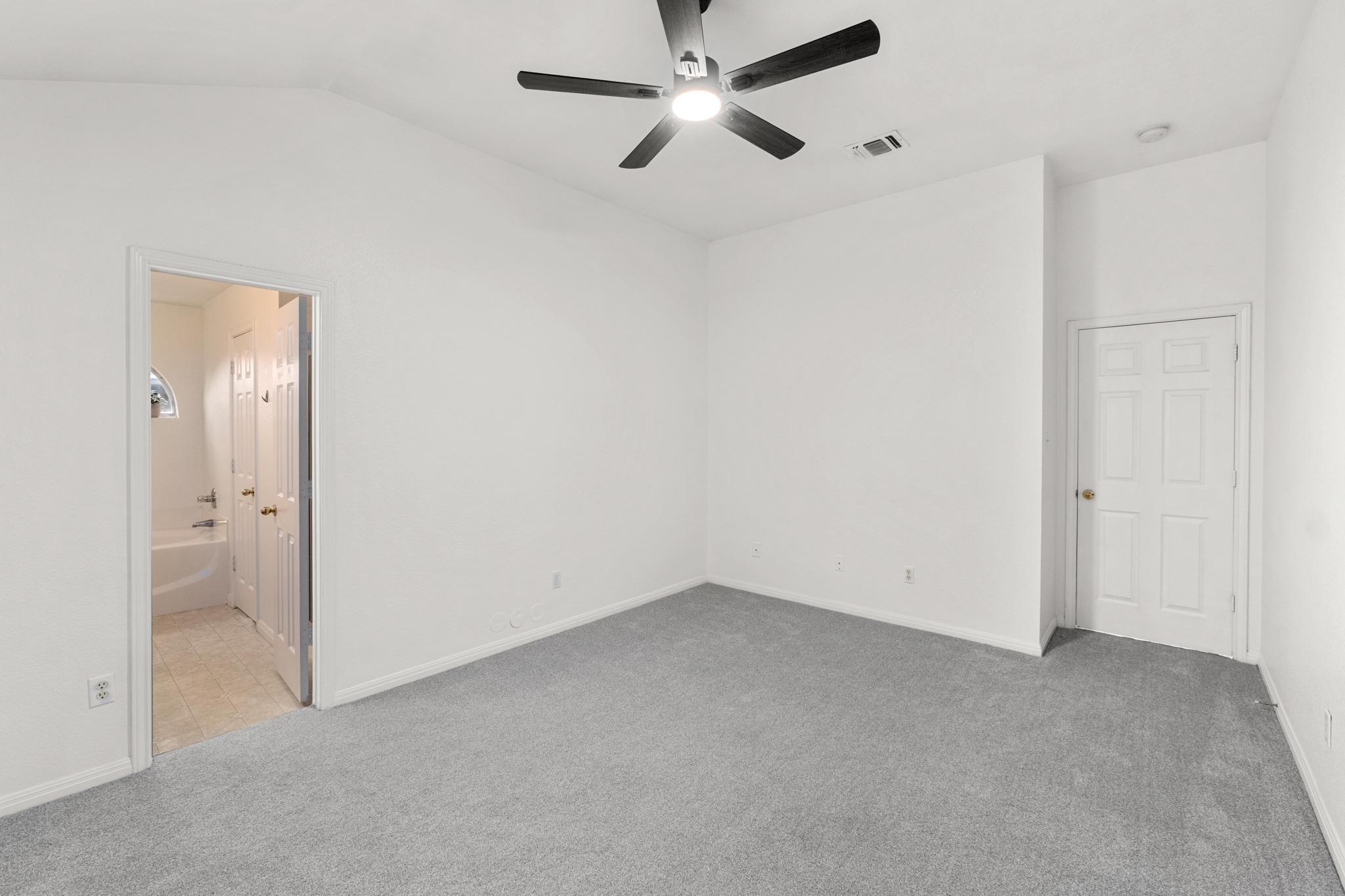 405 Thunderstorm Ave, Lockhart, TX 78644