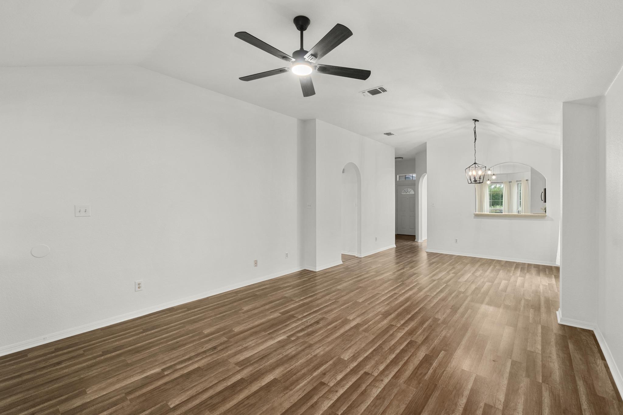 405 Thunderstorm Ave, Lockhart, TX 78644