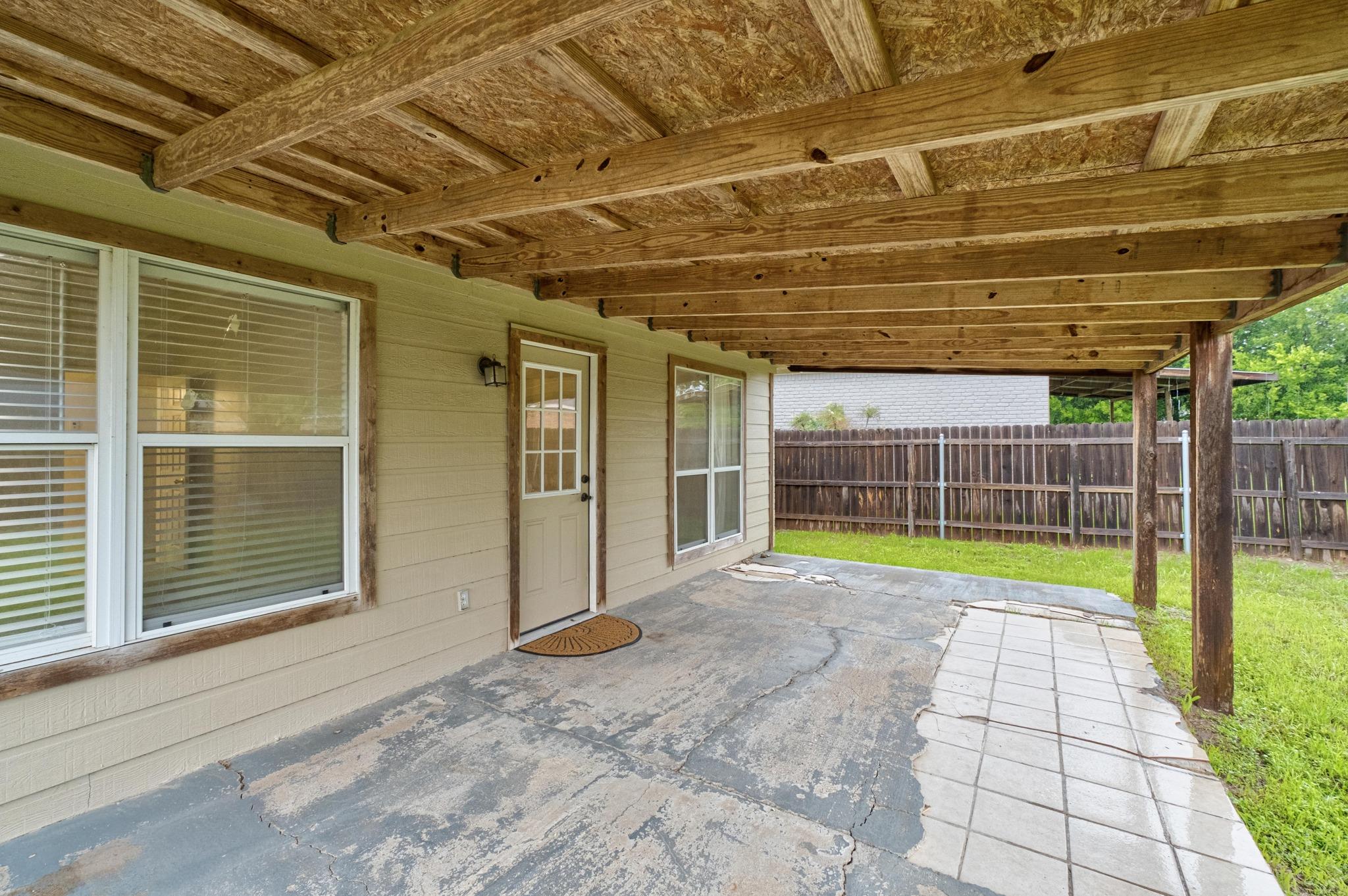 405 Thunderstorm Ave, Lockhart, TX 78644