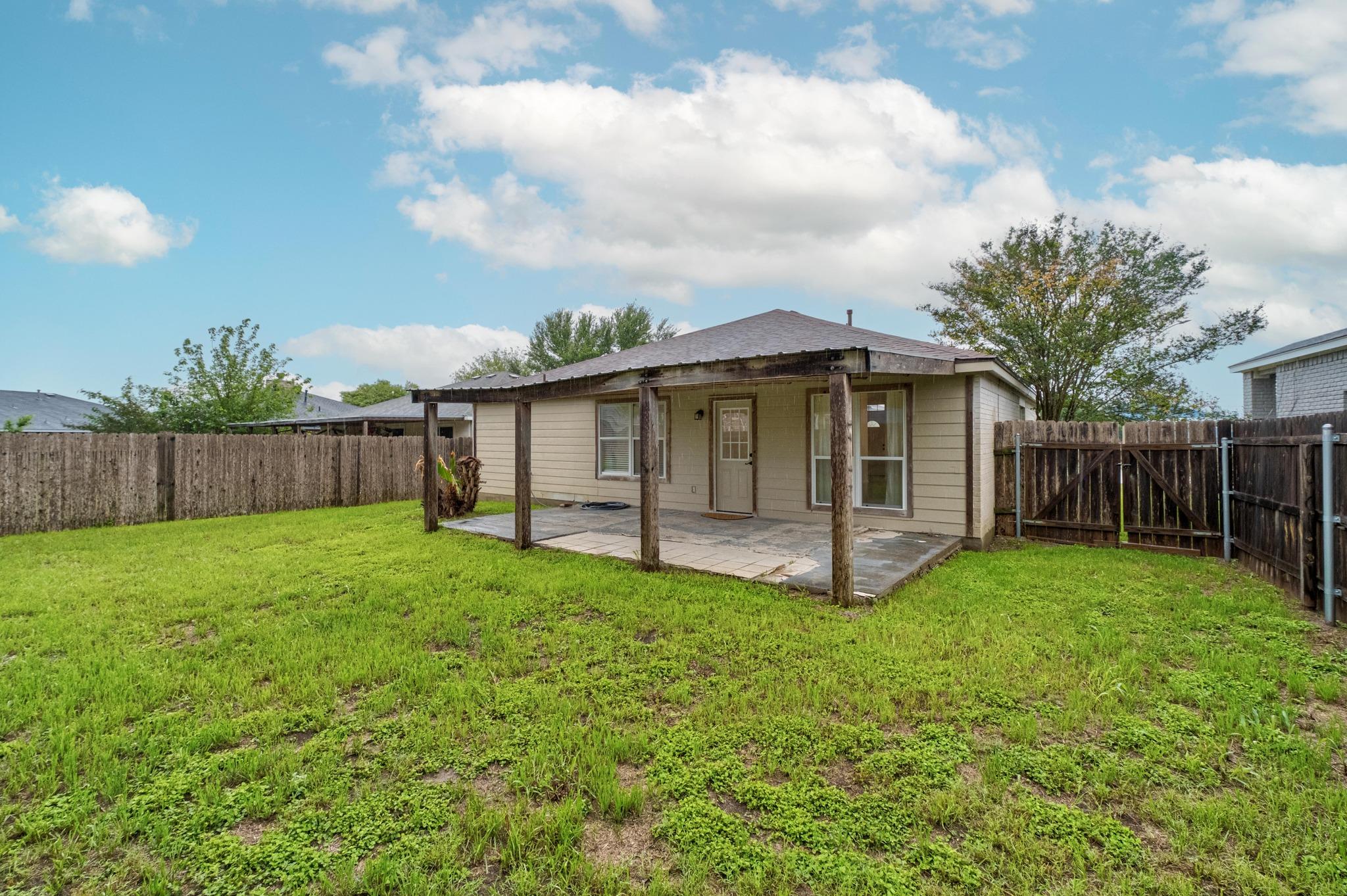 405 Thunderstorm Ave, Lockhart, TX 78644