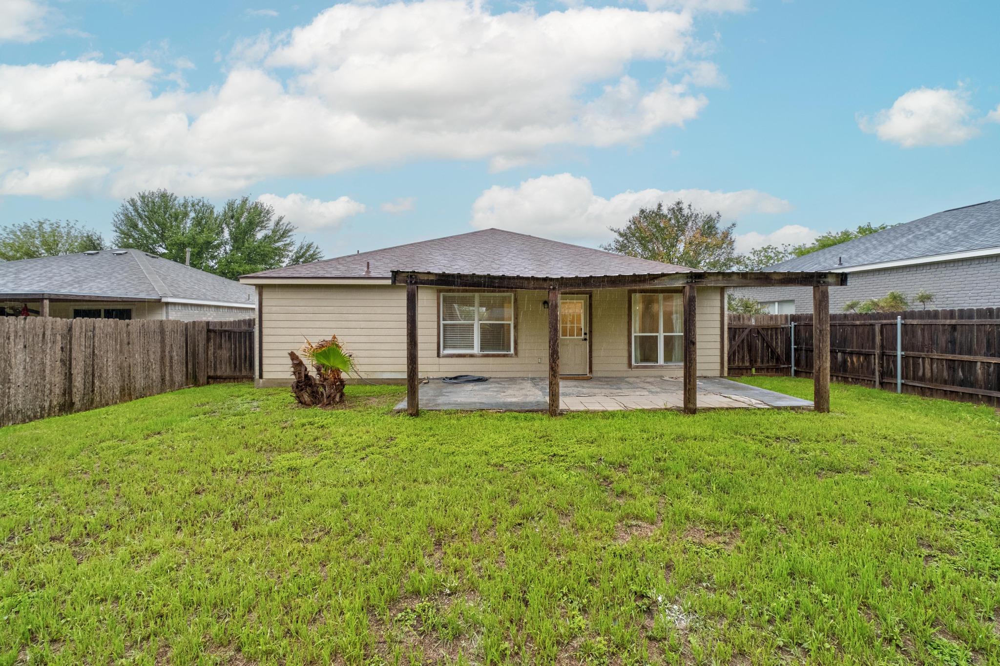 405 Thunderstorm Ave, Lockhart, TX 78644