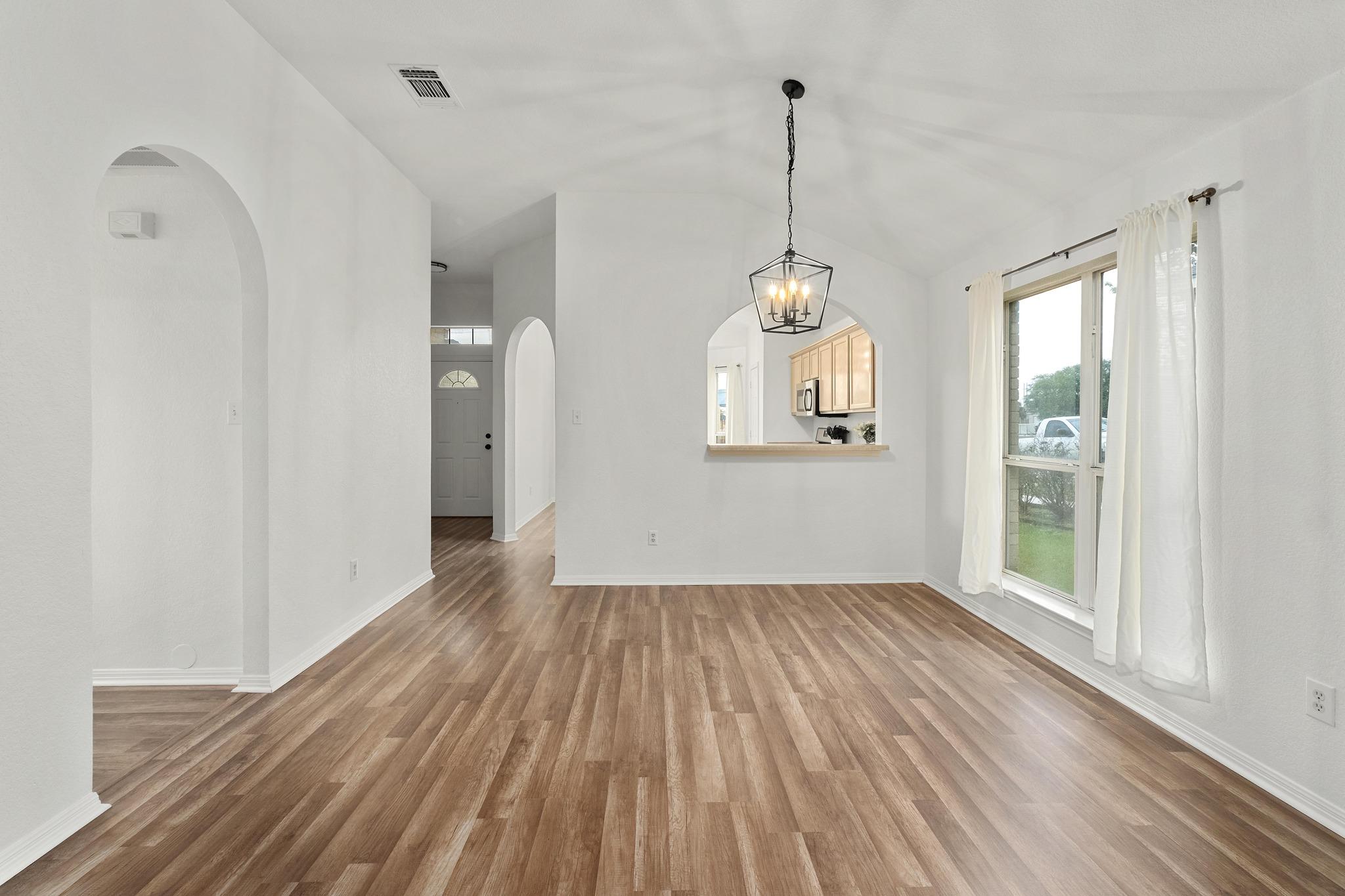 405 Thunderstorm Ave, Lockhart, TX 78644