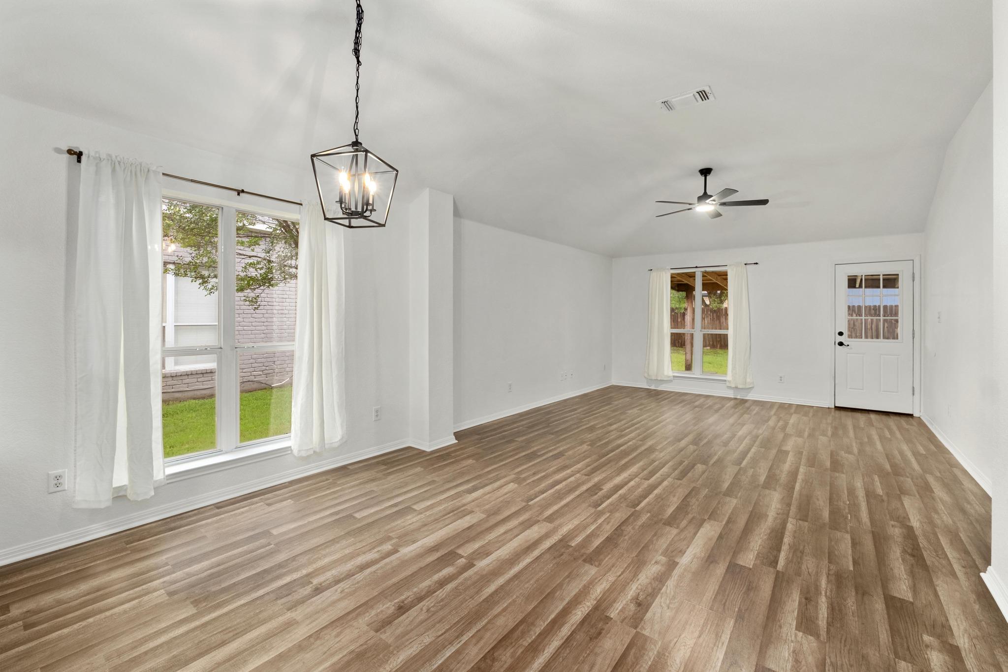 405 Thunderstorm Ave, Lockhart, TX 78644