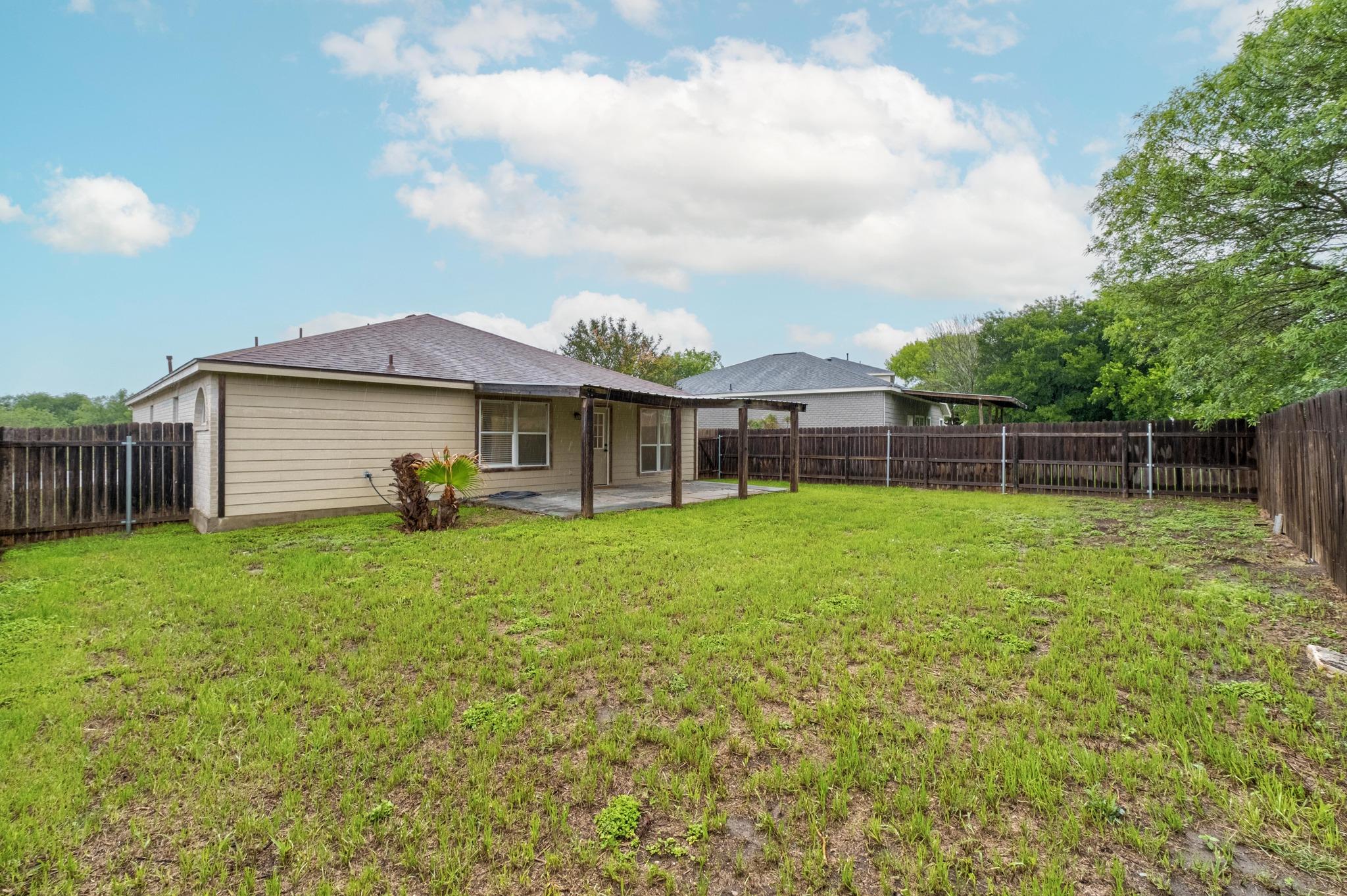 405 Thunderstorm Ave, Lockhart, TX 78644