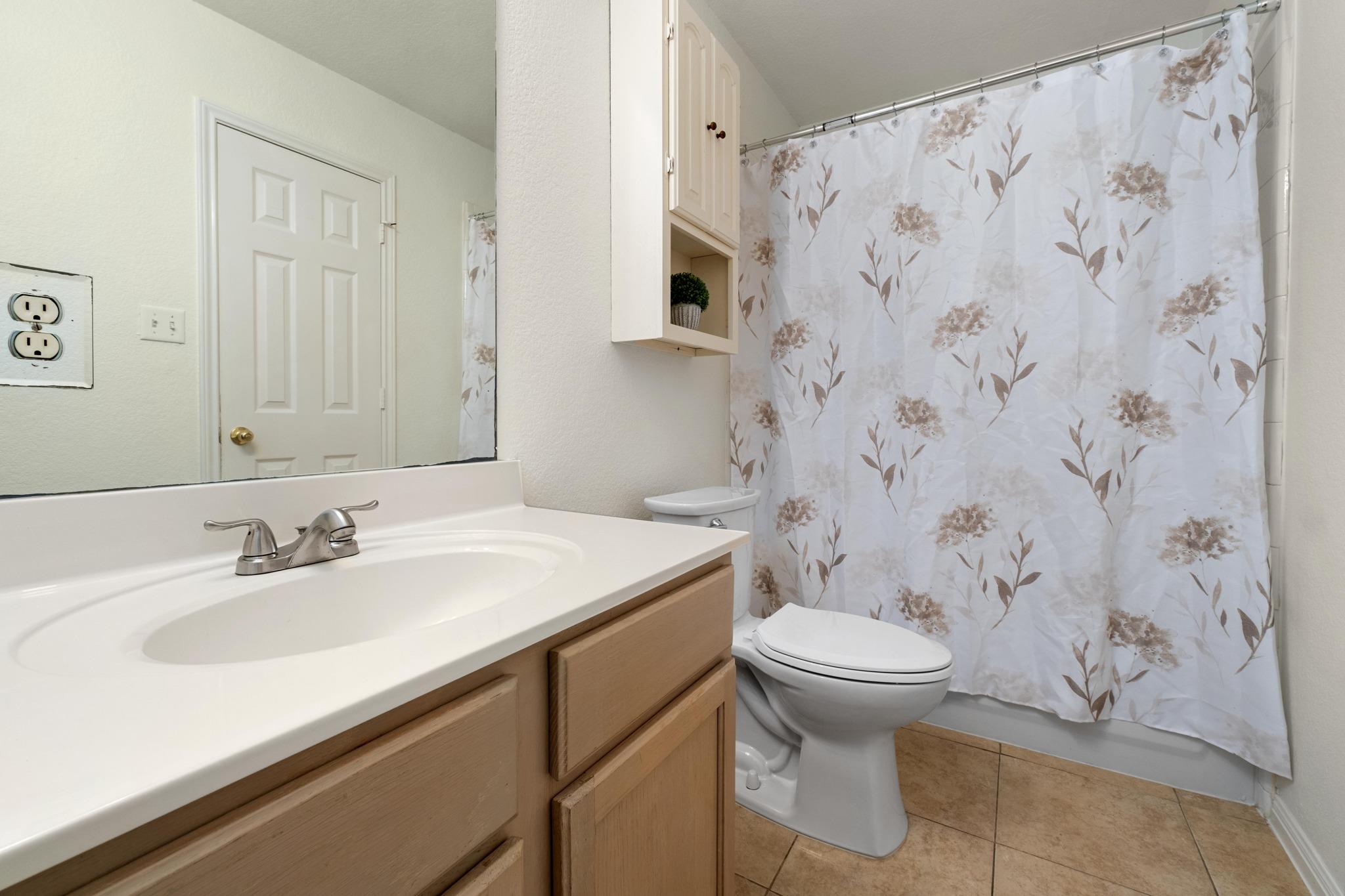 405 Thunderstorm Ave, Lockhart, TX 78644