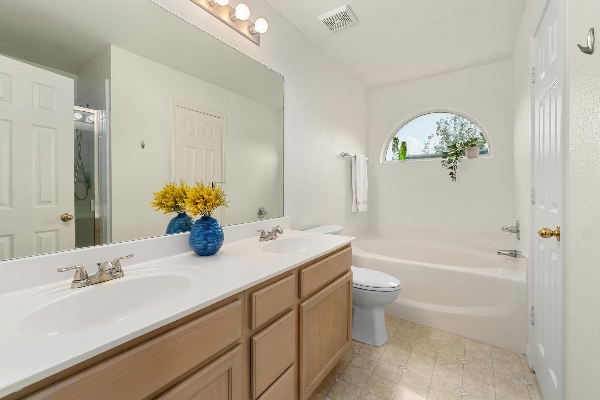 405 Thunderstorm Ave, Lockhart, TX 78644