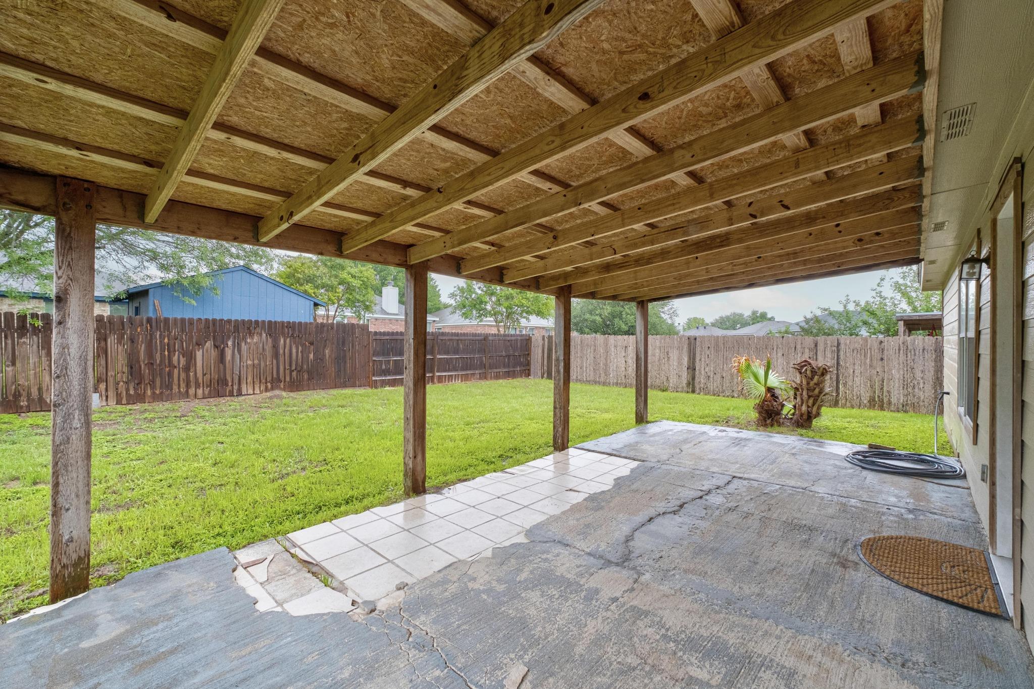 405 Thunderstorm Ave, Lockhart, TX 78644