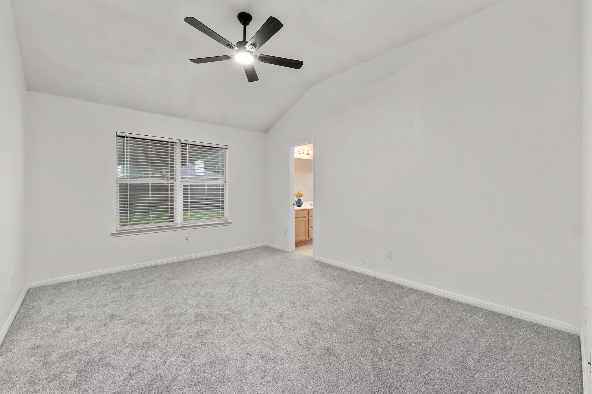 405 Thunderstorm Ave, Lockhart, TX 78644