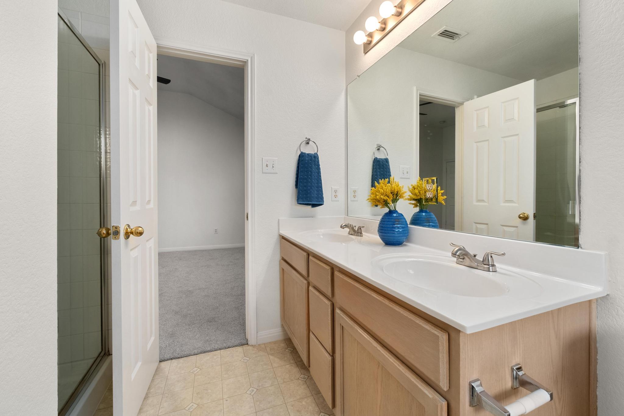 405 Thunderstorm Ave, Lockhart, TX 78644