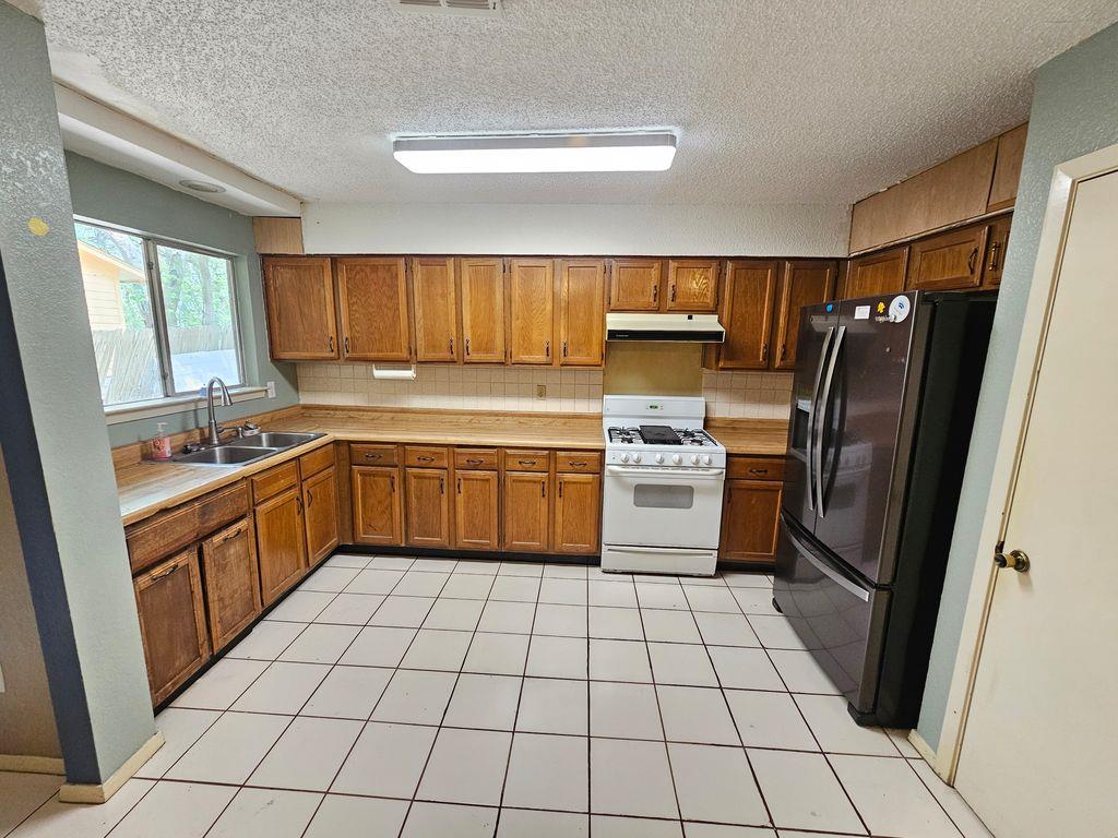 8909 Texas Sun Dr, Austin, TX 78748
