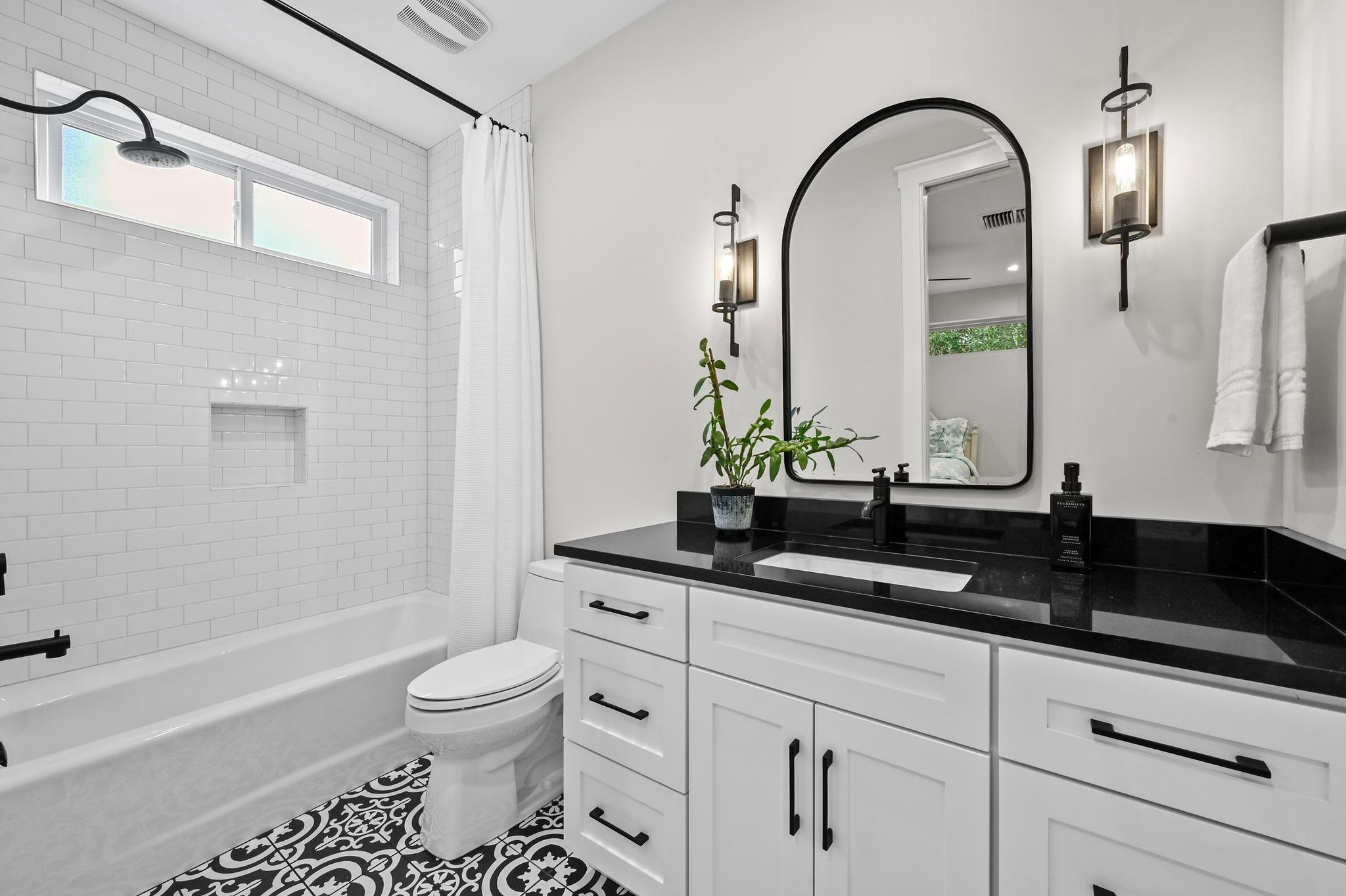 2326 Santa Rosa St, Austin, TX 78702