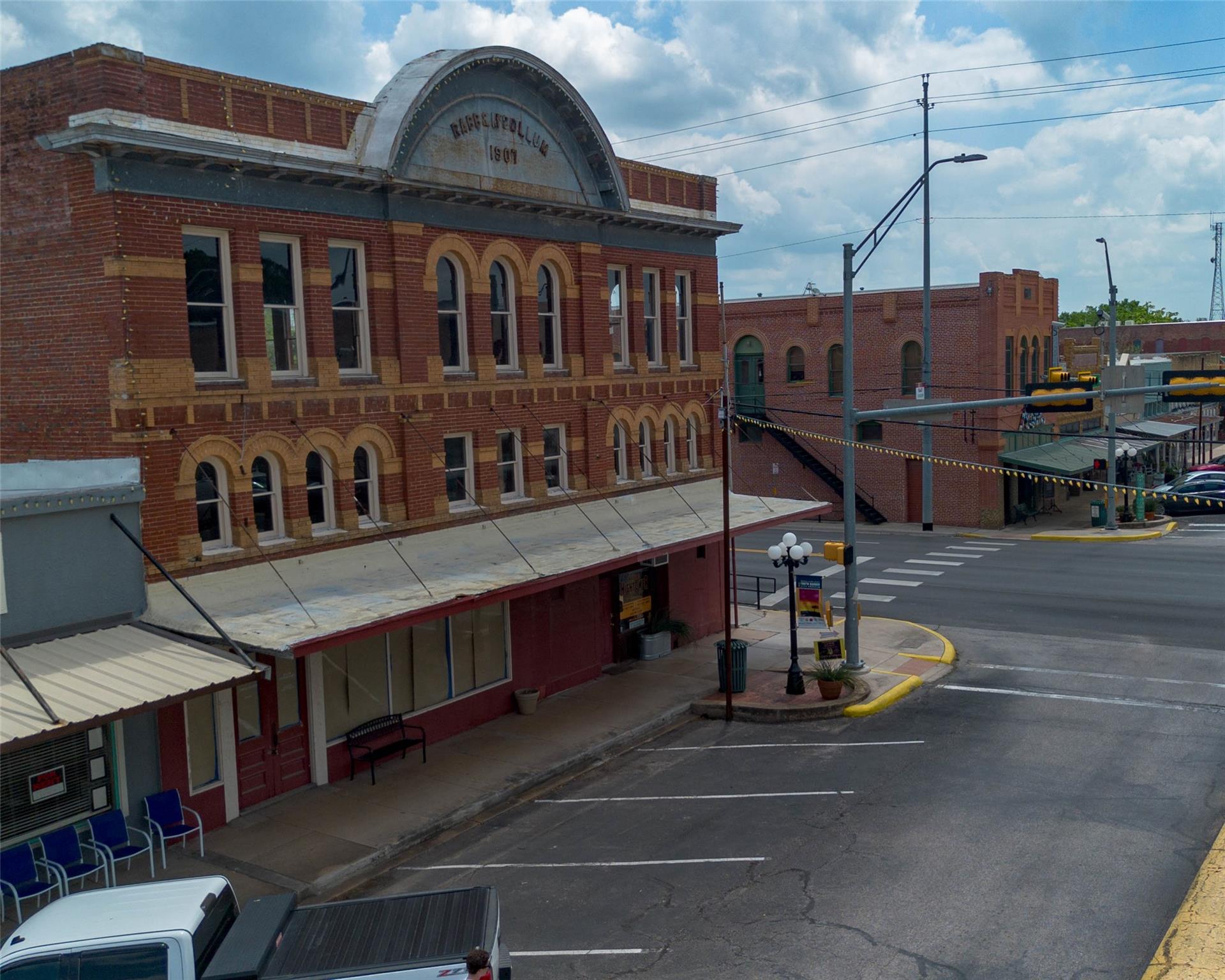 404 Rivers St, Smithville, TX 78957