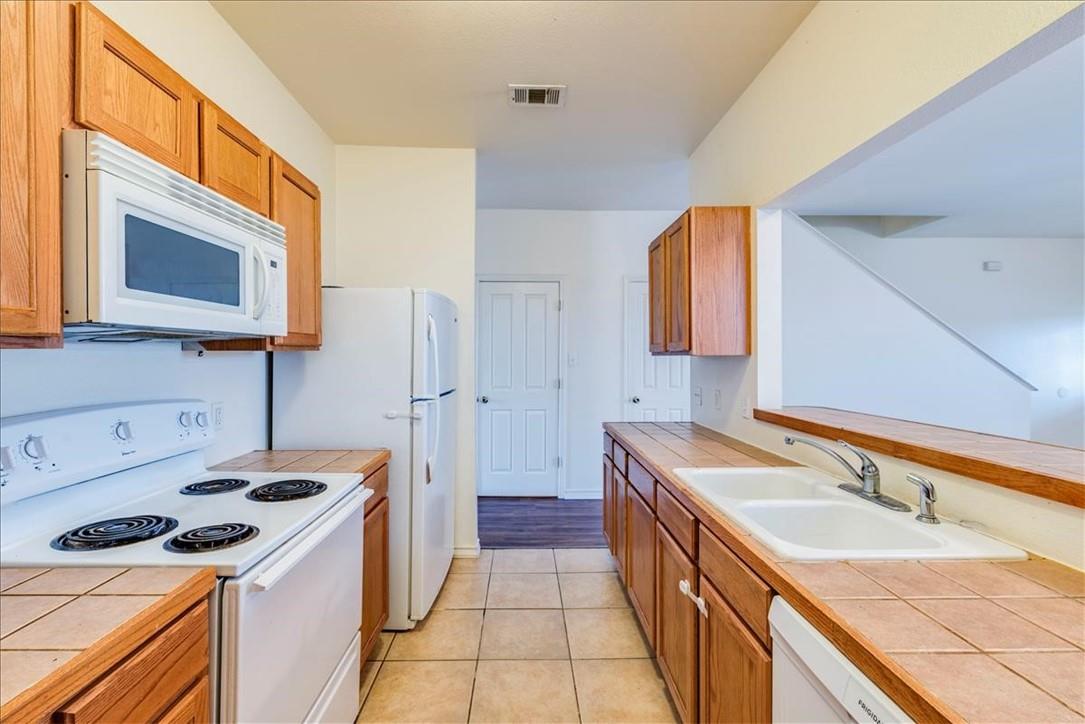 126 Sandstone Dr # F, Jarrell, TX 76537