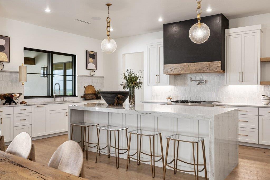 27031 Haynie Flat Rd, Spicewood, TX 78669