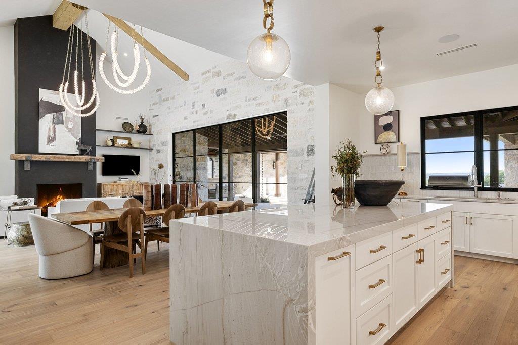 27031 Haynie Flat Rd, Spicewood, TX 78669