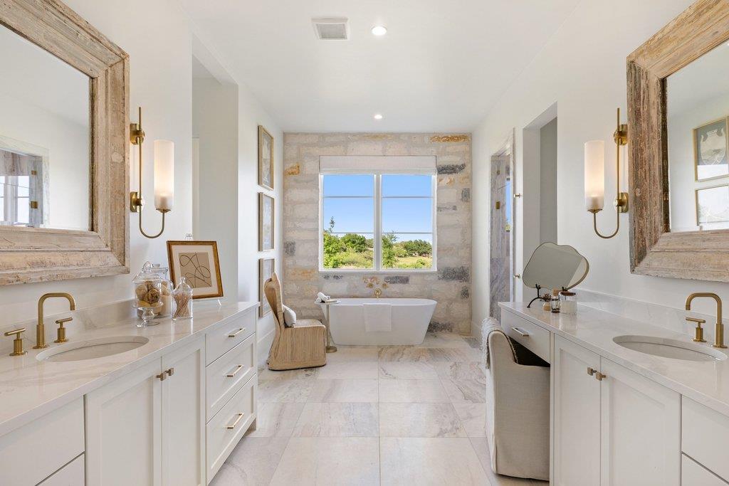 27031 Haynie Flat Rd, Spicewood, TX 78669