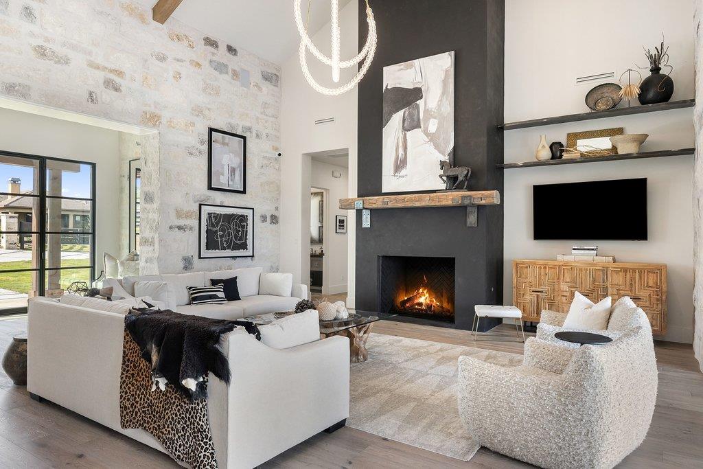 27031 Haynie Flat Rd, Spicewood, TX 78669