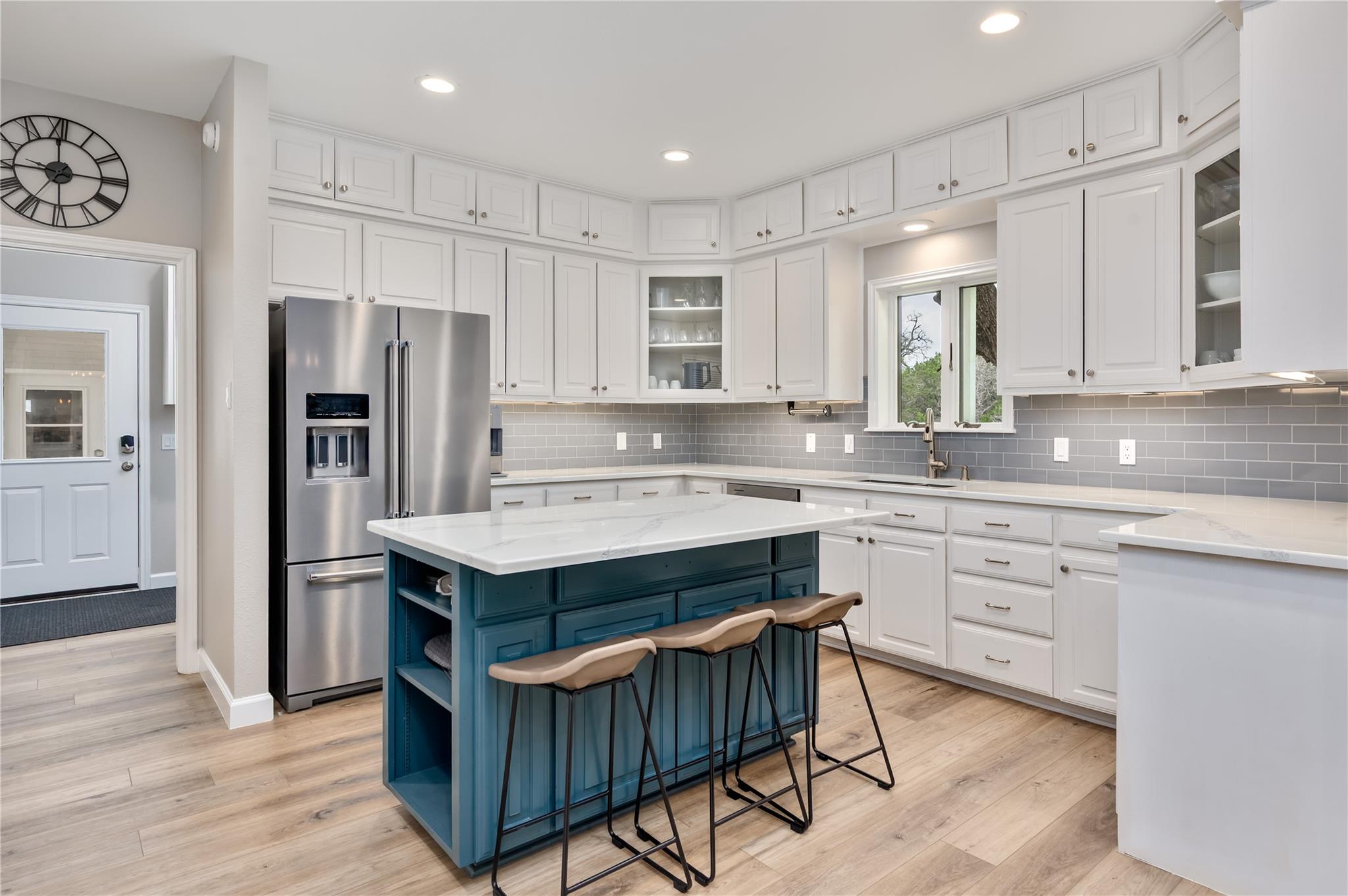 330 Live Oak Hills Ct, San Marcos, TX 78666