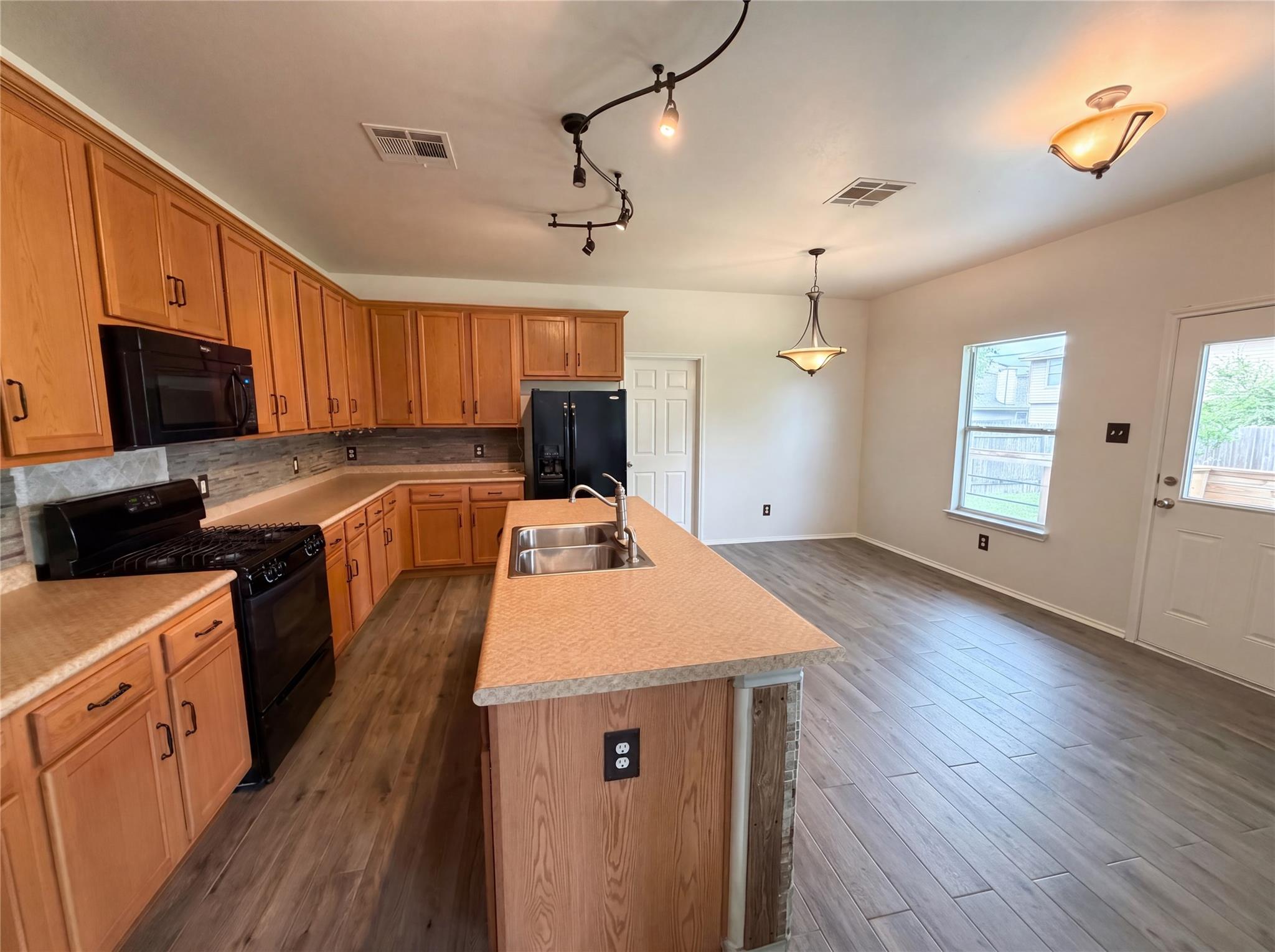 2002 Concan Dr, Hutto, TX 78634