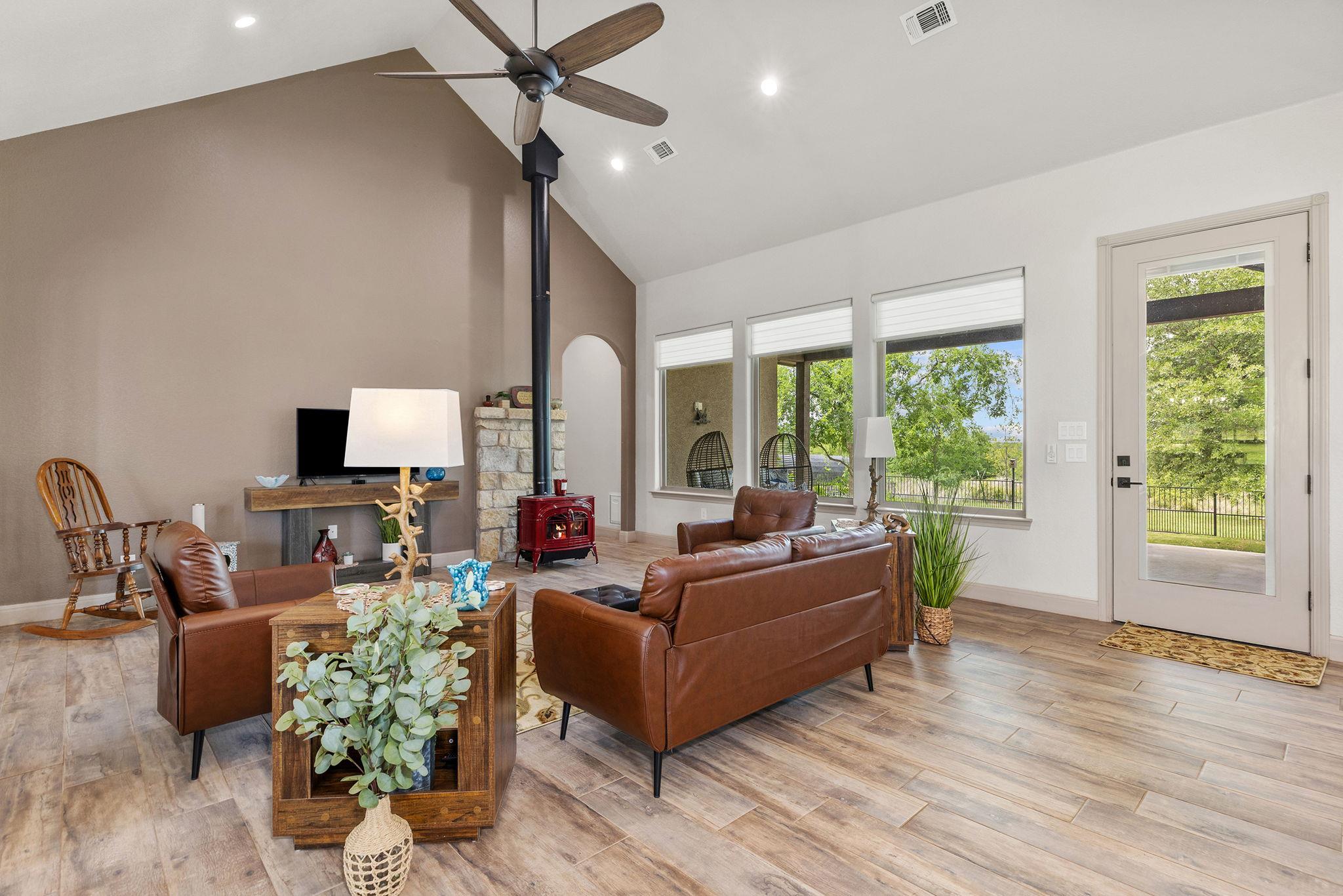 128 Strada Luca, Florence, TX 76527