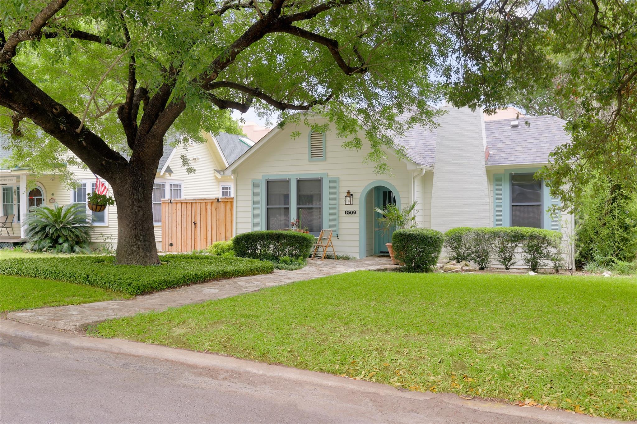 1509 Palma Plz, Austin, TX 78703