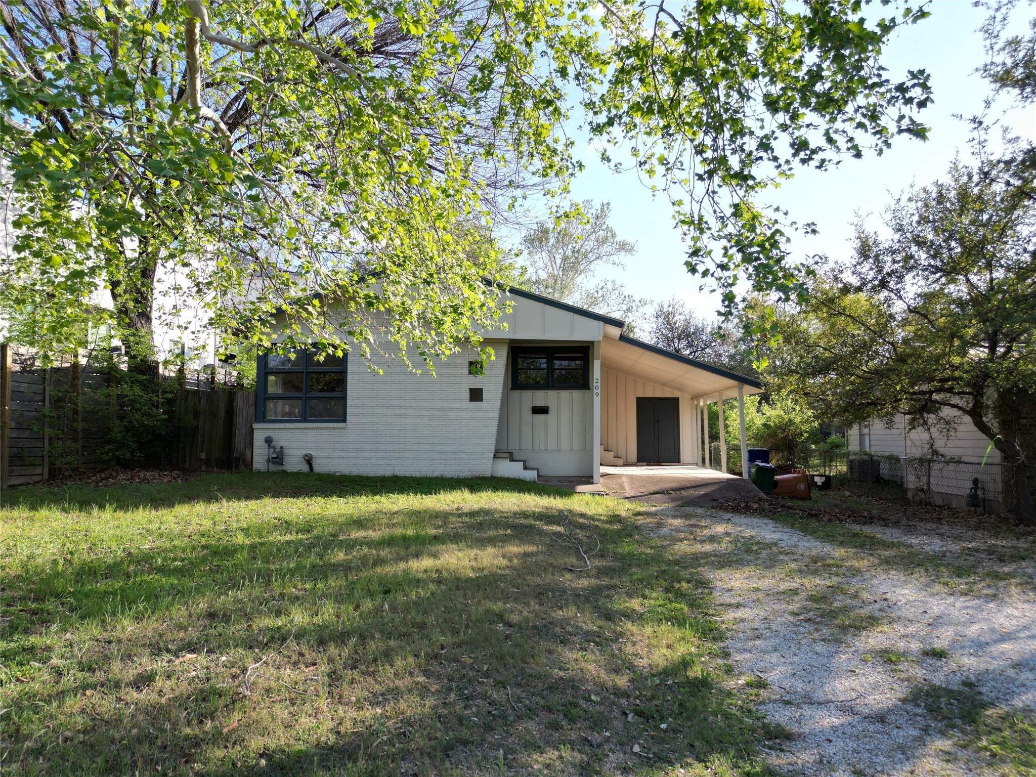 205, 207, 209 Woodward St, Austin, TX 78704