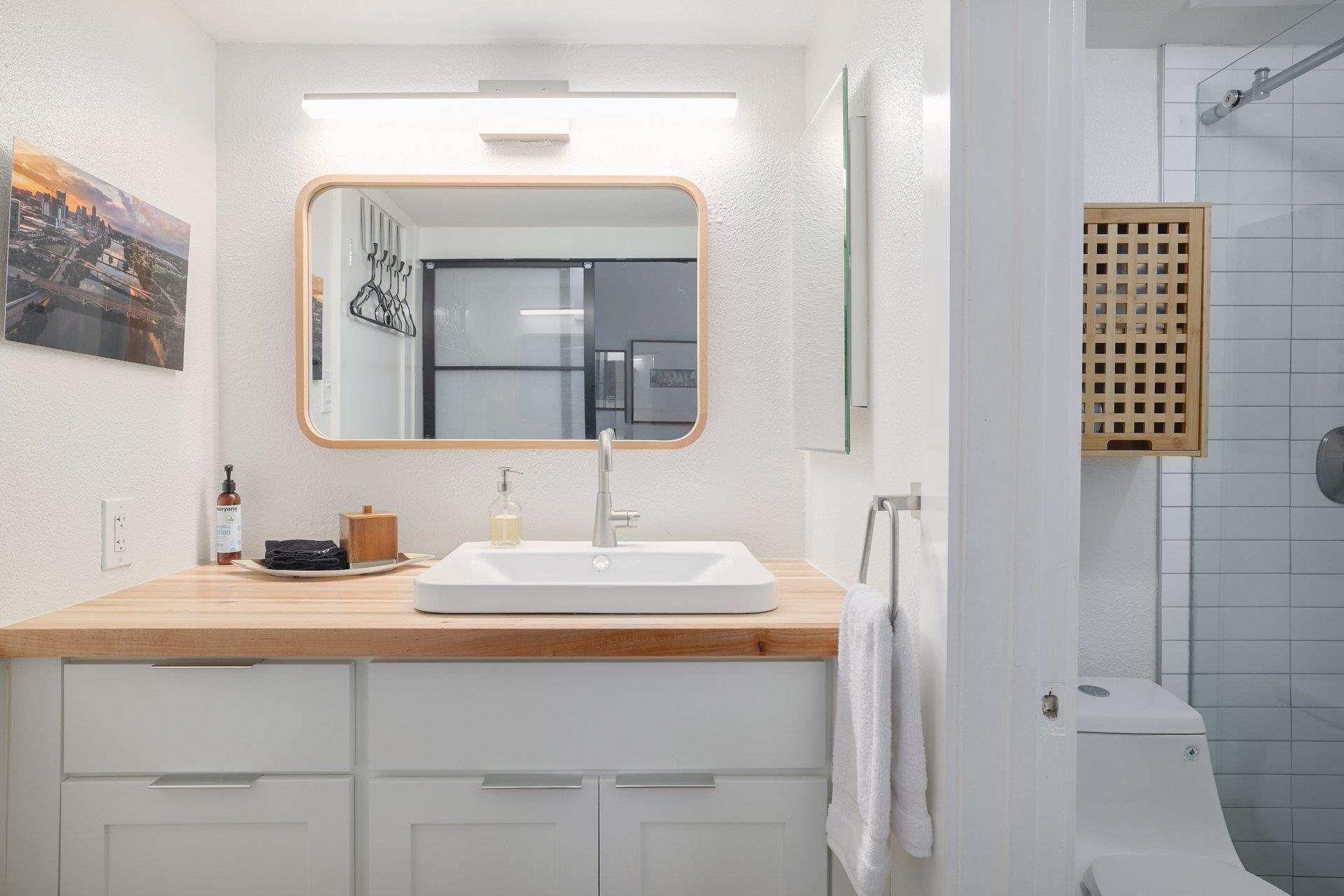 1818 S Lakeshore Blvd # 25, Austin, TX 78741