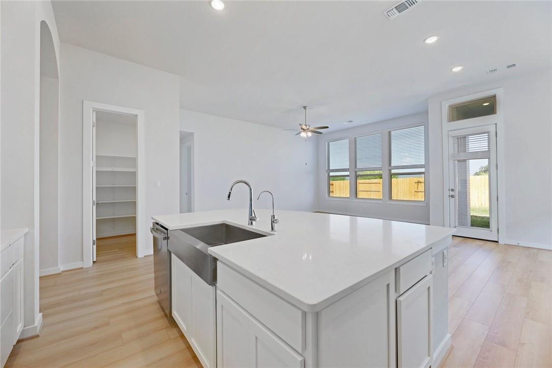 1913 Sir Nathaniel Ln, Leander, TX 78641