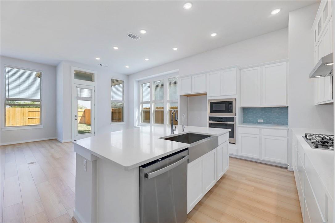 1913 Sir Nathaniel Ln, Leander, TX 78641