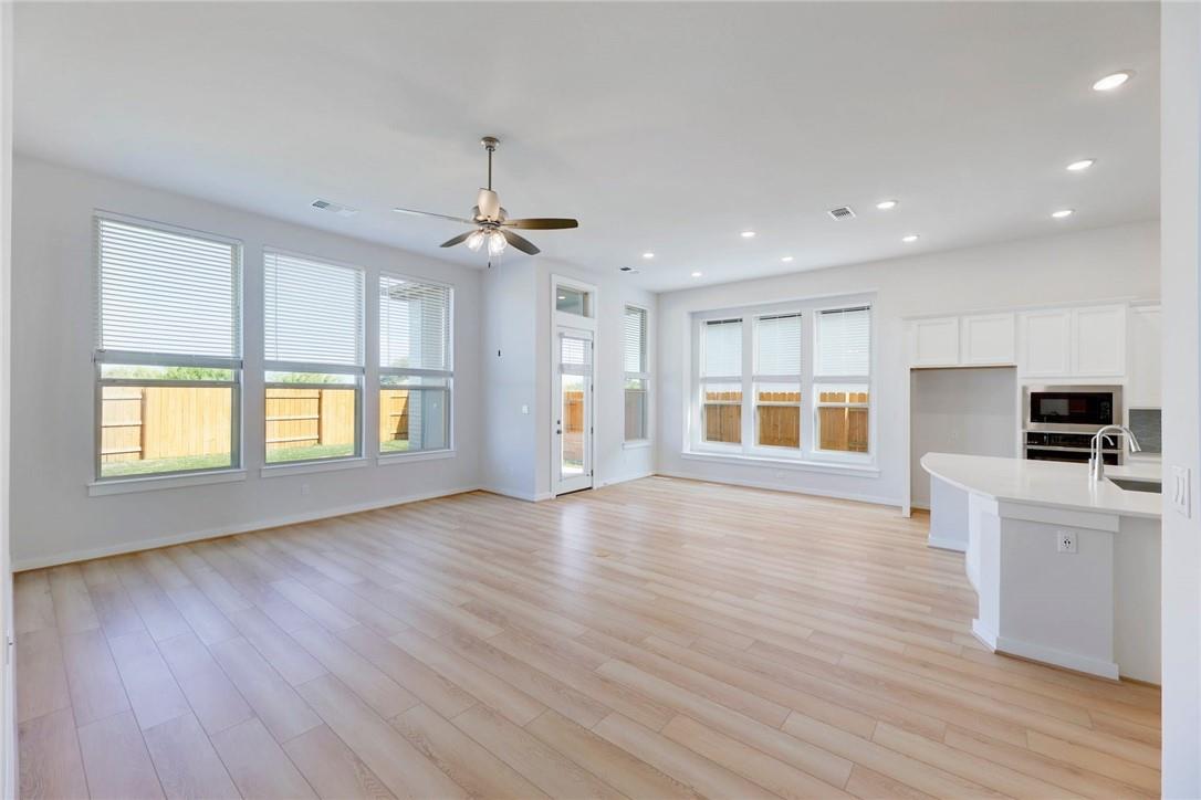 1913 Sir Nathaniel Ln, Leander, TX 78641