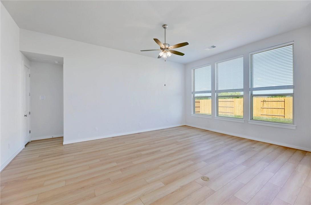 1913 Sir Nathaniel Ln, Leander, TX 78641