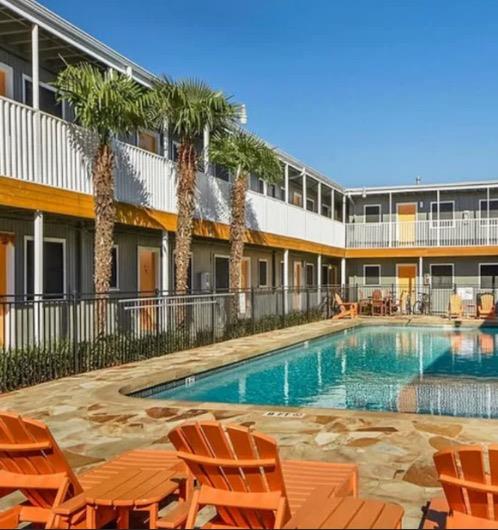 2401 Manor Rd # 132A, Austin, TX 78722