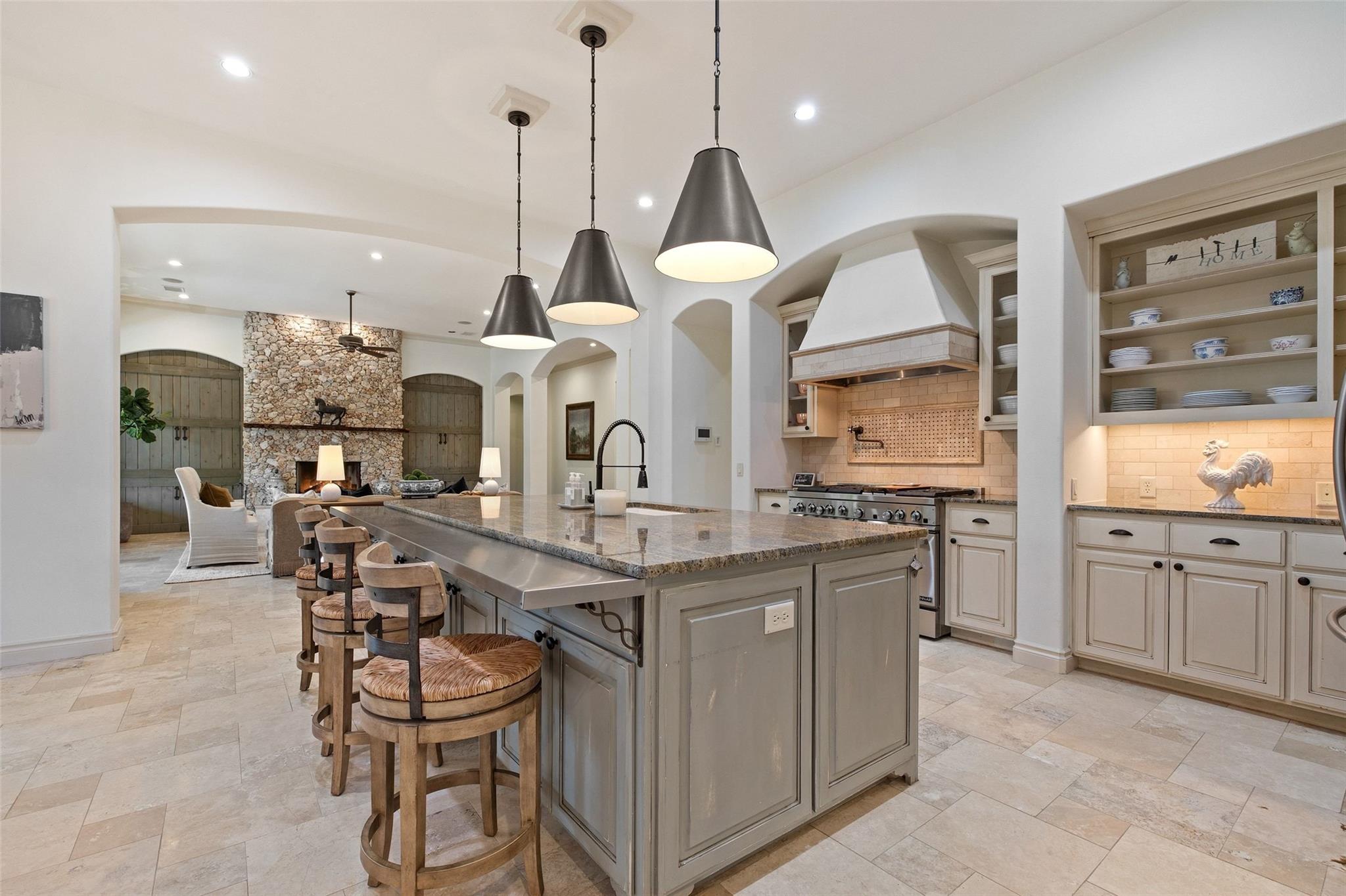 105 Harbor Hill Dr, Lakeway, TX 78734