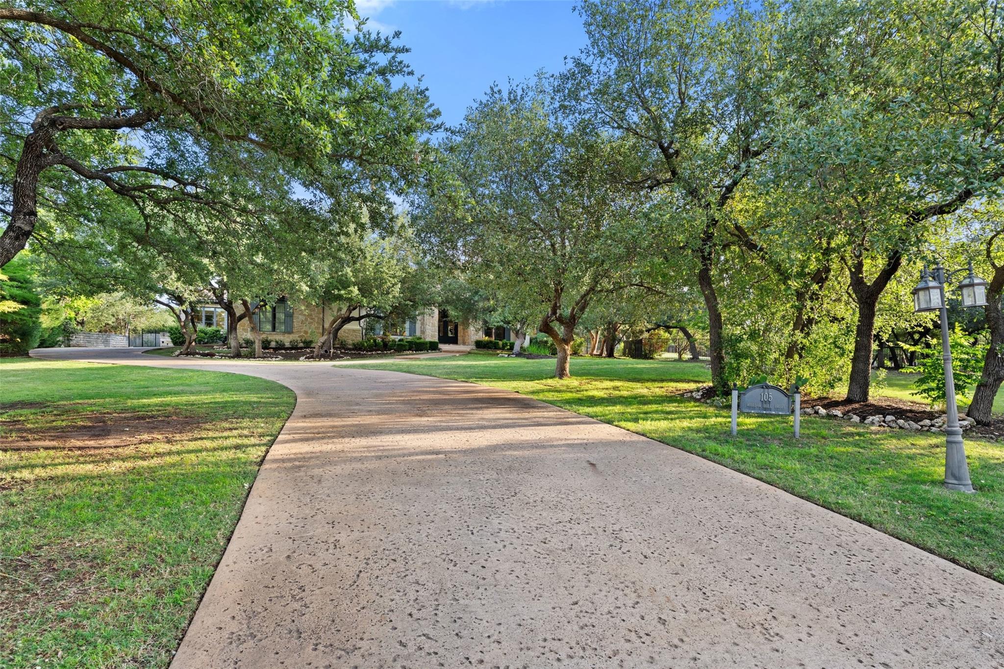 105 Harbor Hill Dr, Lakeway, TX 78734