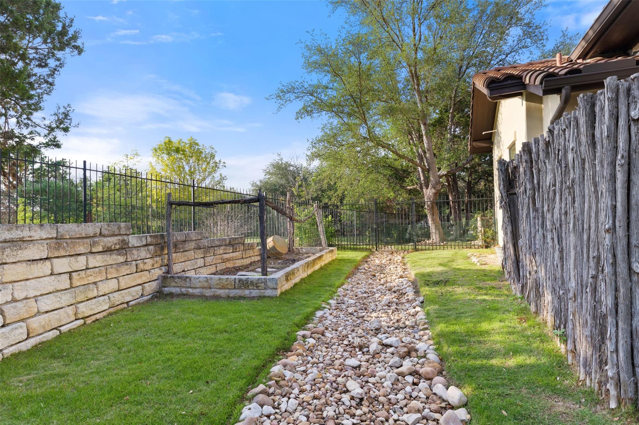 105 Harbor Hill Dr, Lakeway, TX 78734