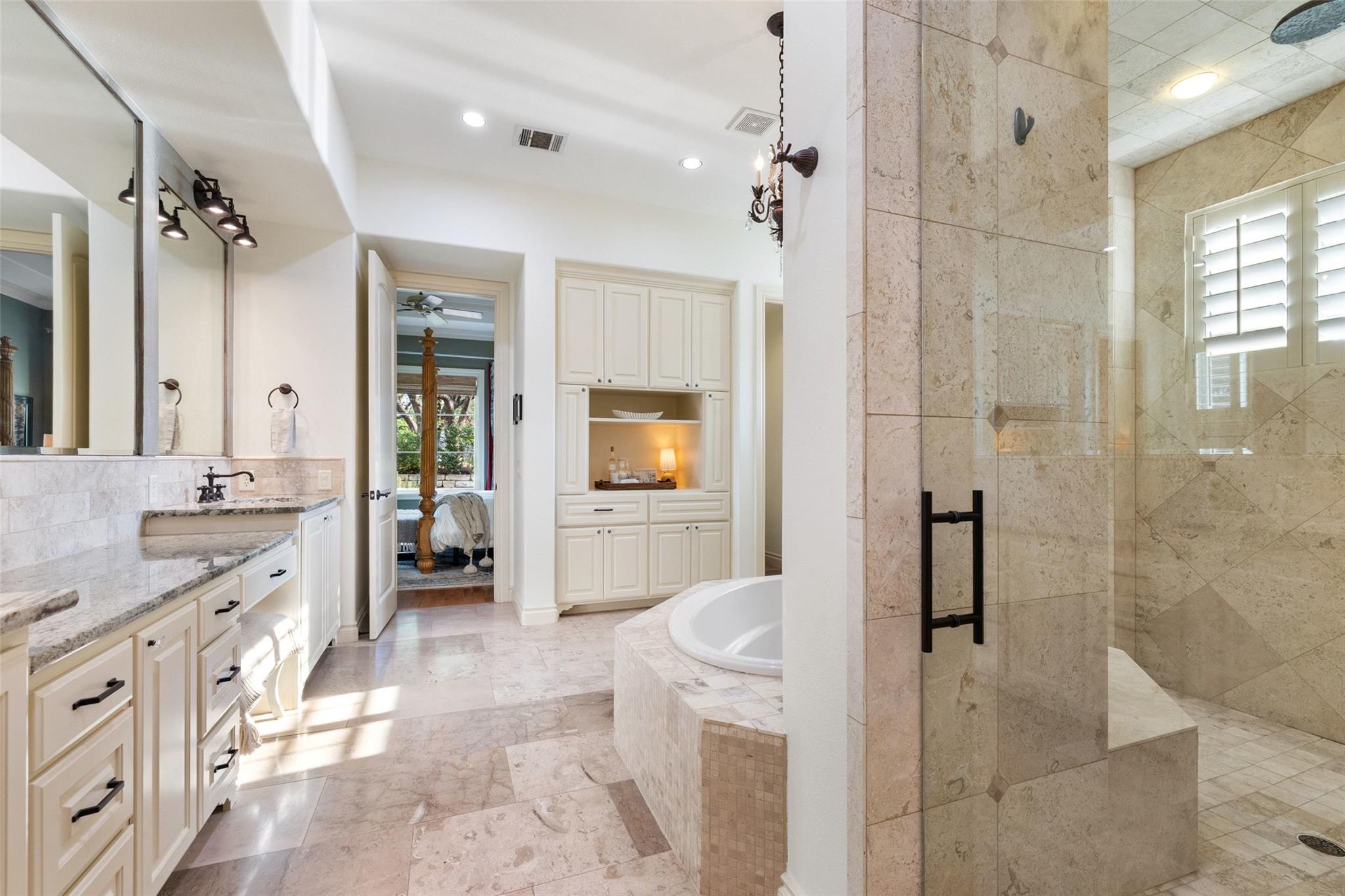 105 Harbor Hill Dr, Lakeway, TX 78734