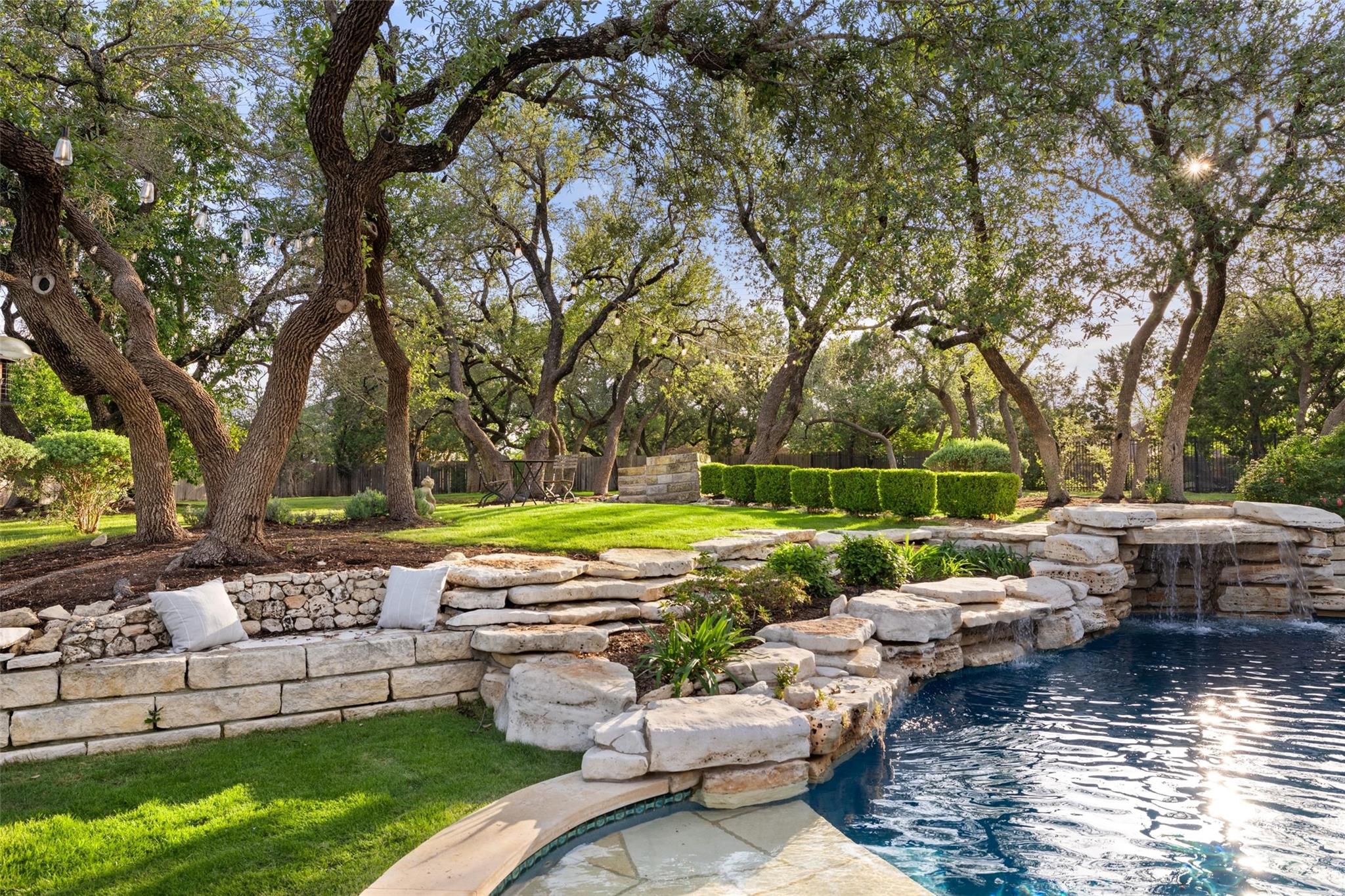 105 Harbor Hill Dr, Lakeway, TX 78734