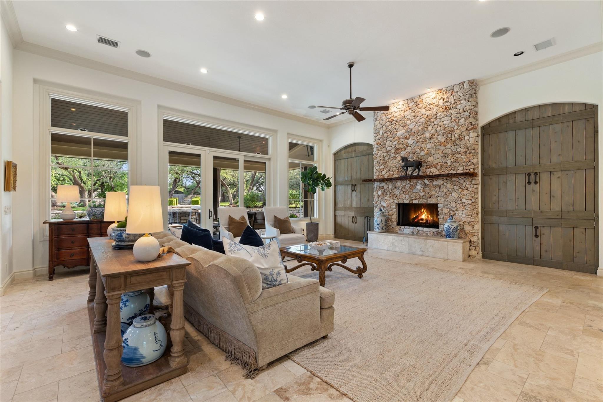 105 Harbor Hill Dr, Lakeway, TX 78734