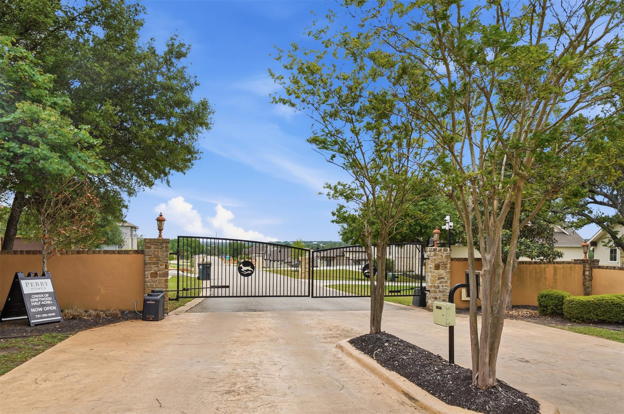 320 Onion Creek Ln, Driftwood, TX 78619