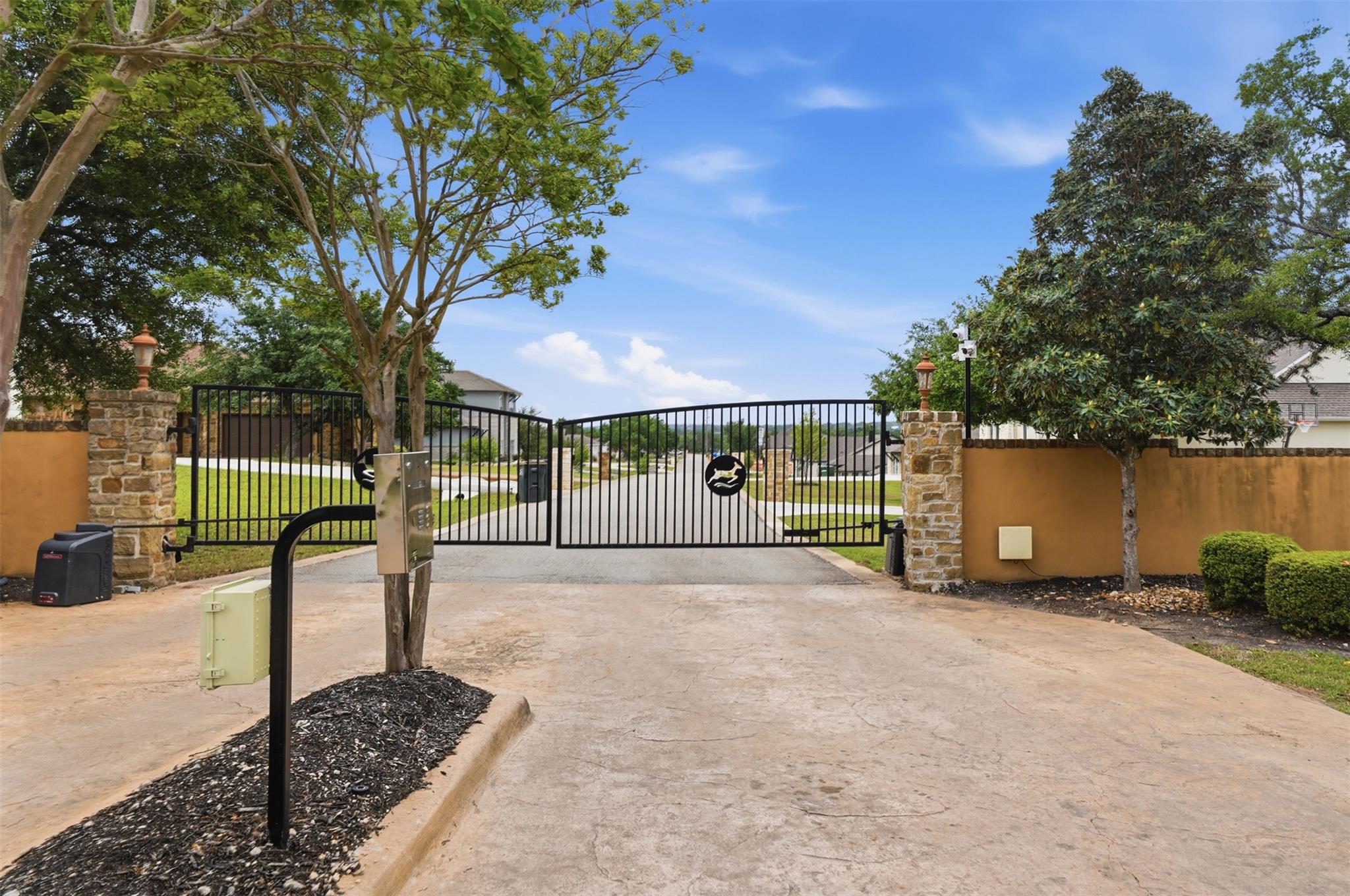320 Onion Creek Ln, Driftwood, TX 78619