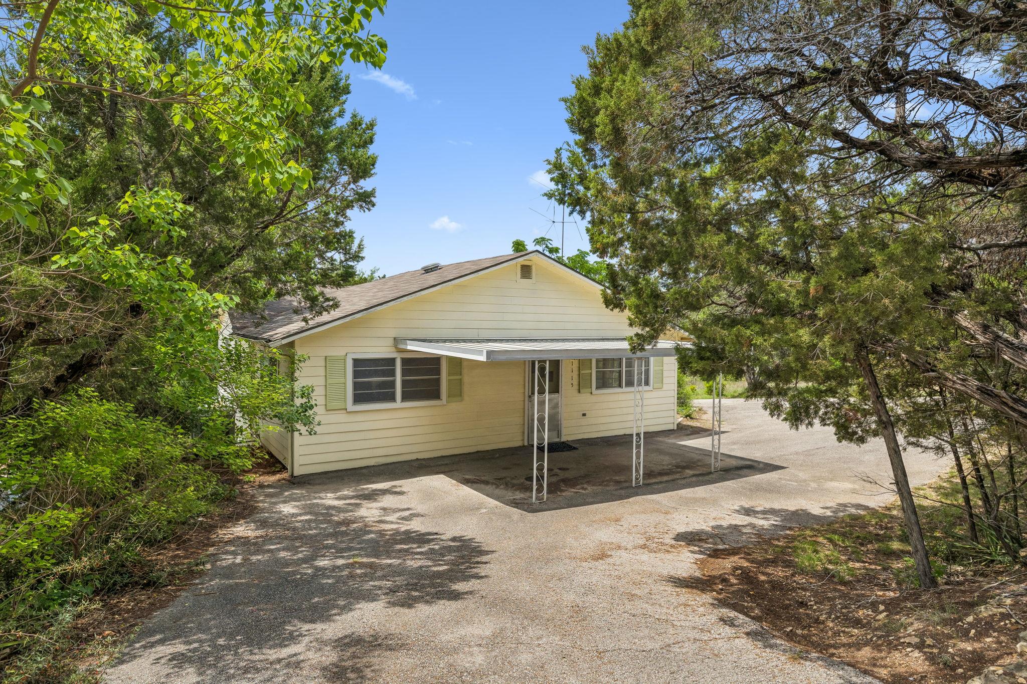 1115 Edgewater Dr, Spicewood, TX 78669