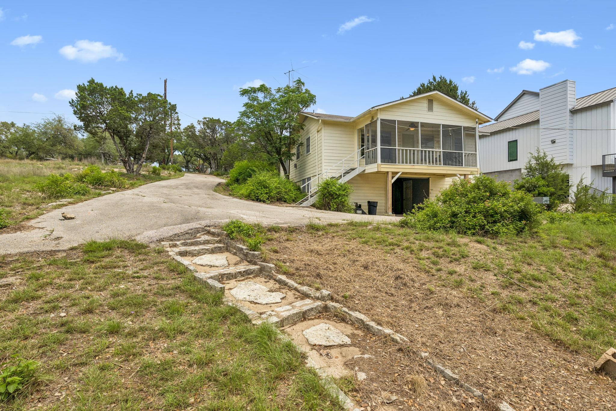 1115 Edgewater Dr, Spicewood, TX 78669