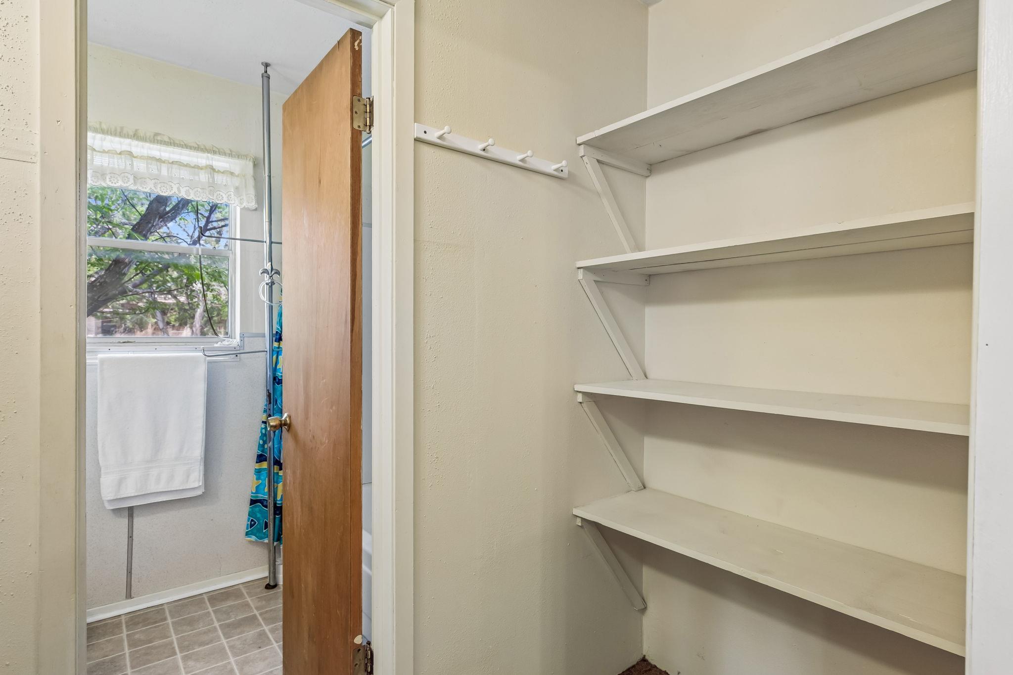 1115 Edgewater Dr, Spicewood, TX 78669