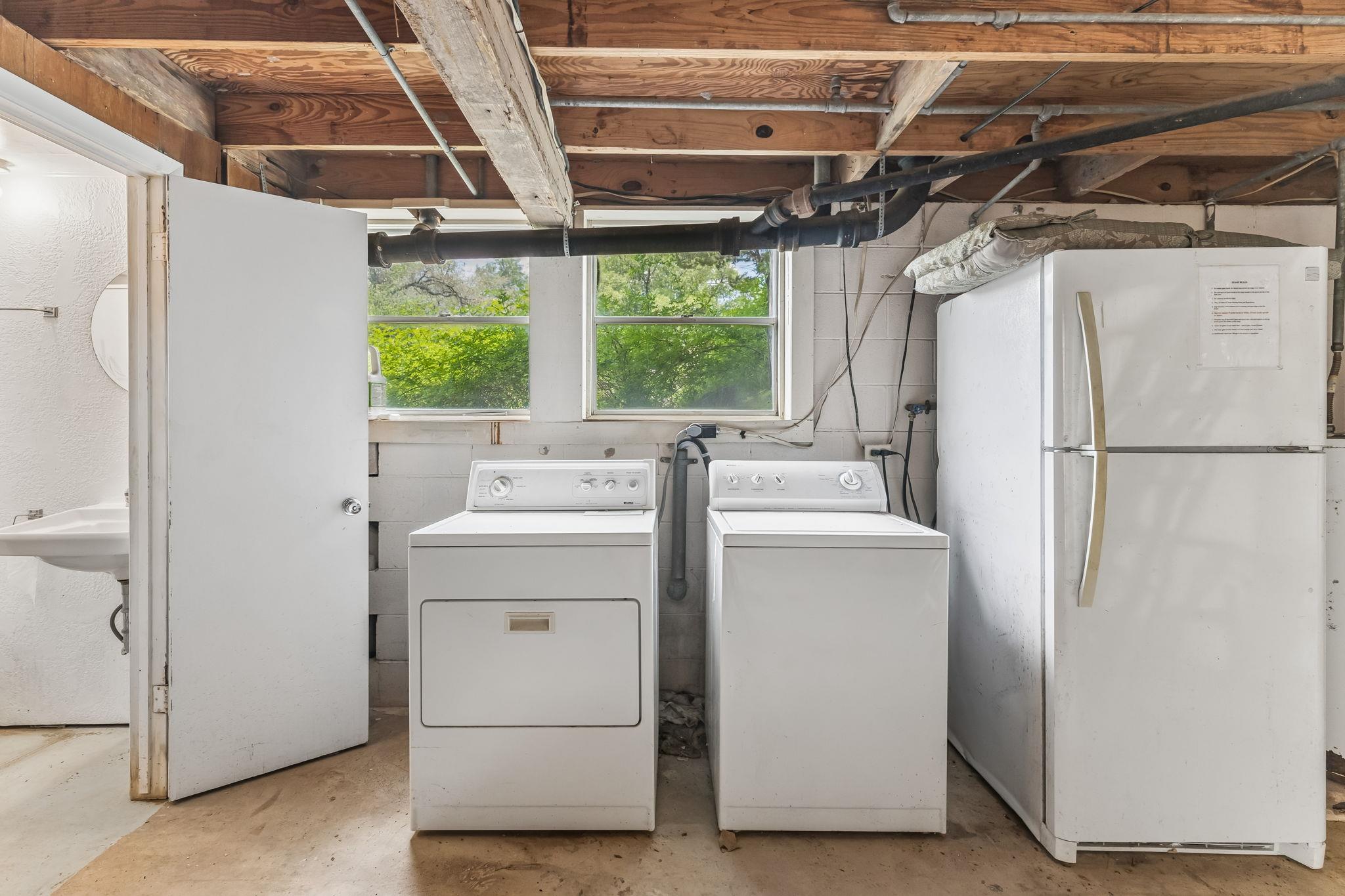 1115 Edgewater Dr, Spicewood, TX 78669