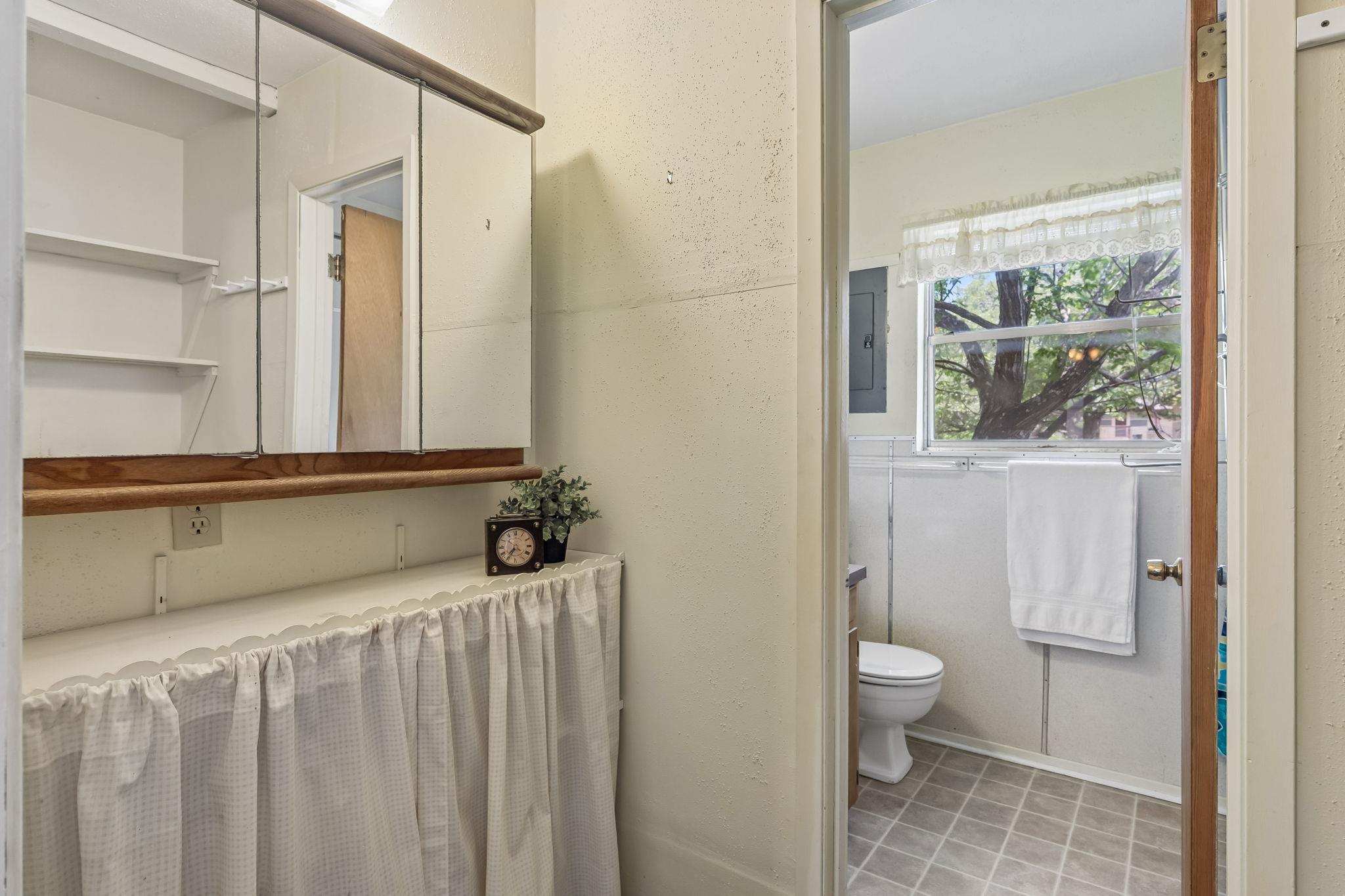 1115 Edgewater Dr, Spicewood, TX 78669