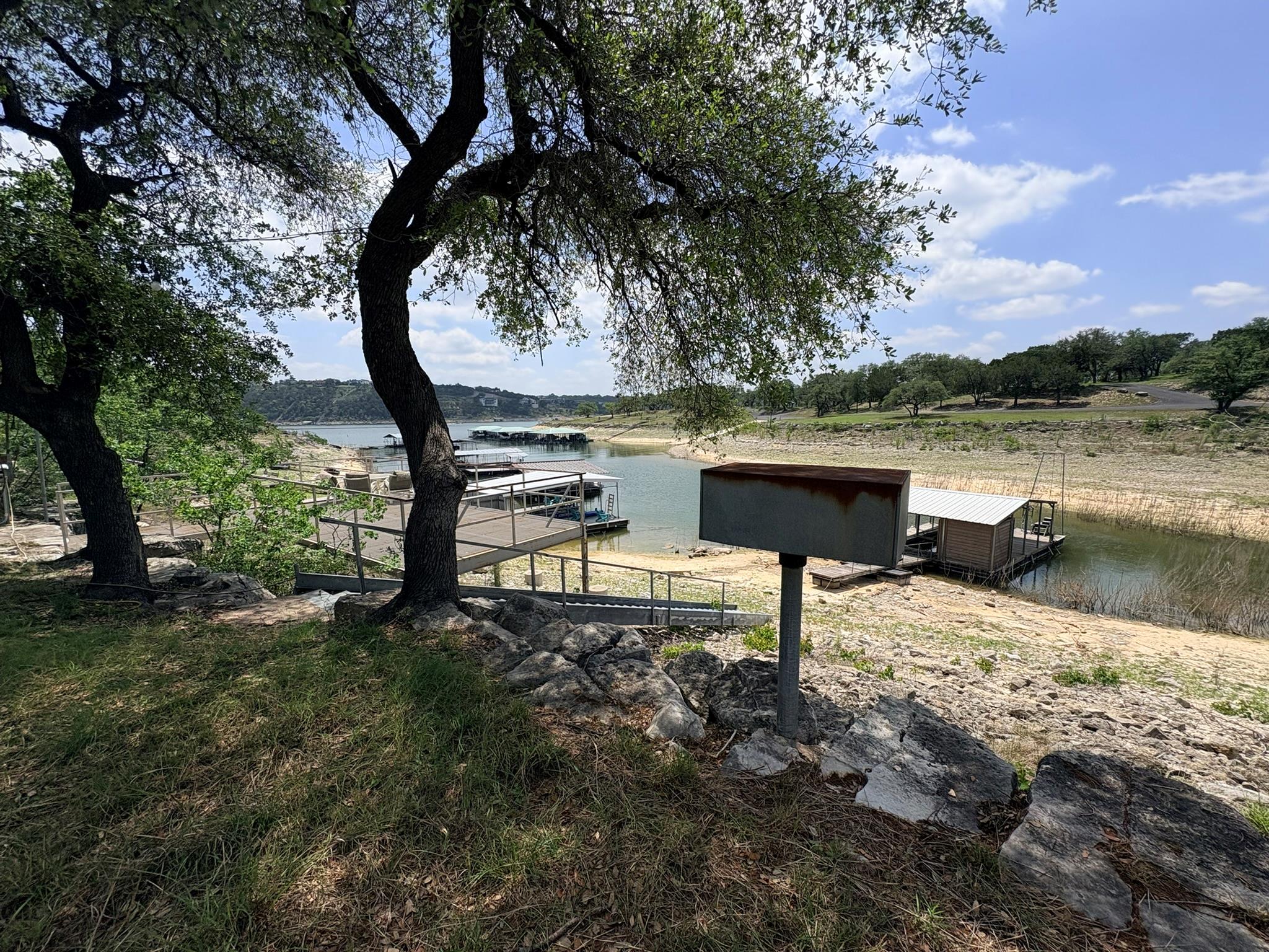 1115 Edgewater Dr, Spicewood, TX 78669