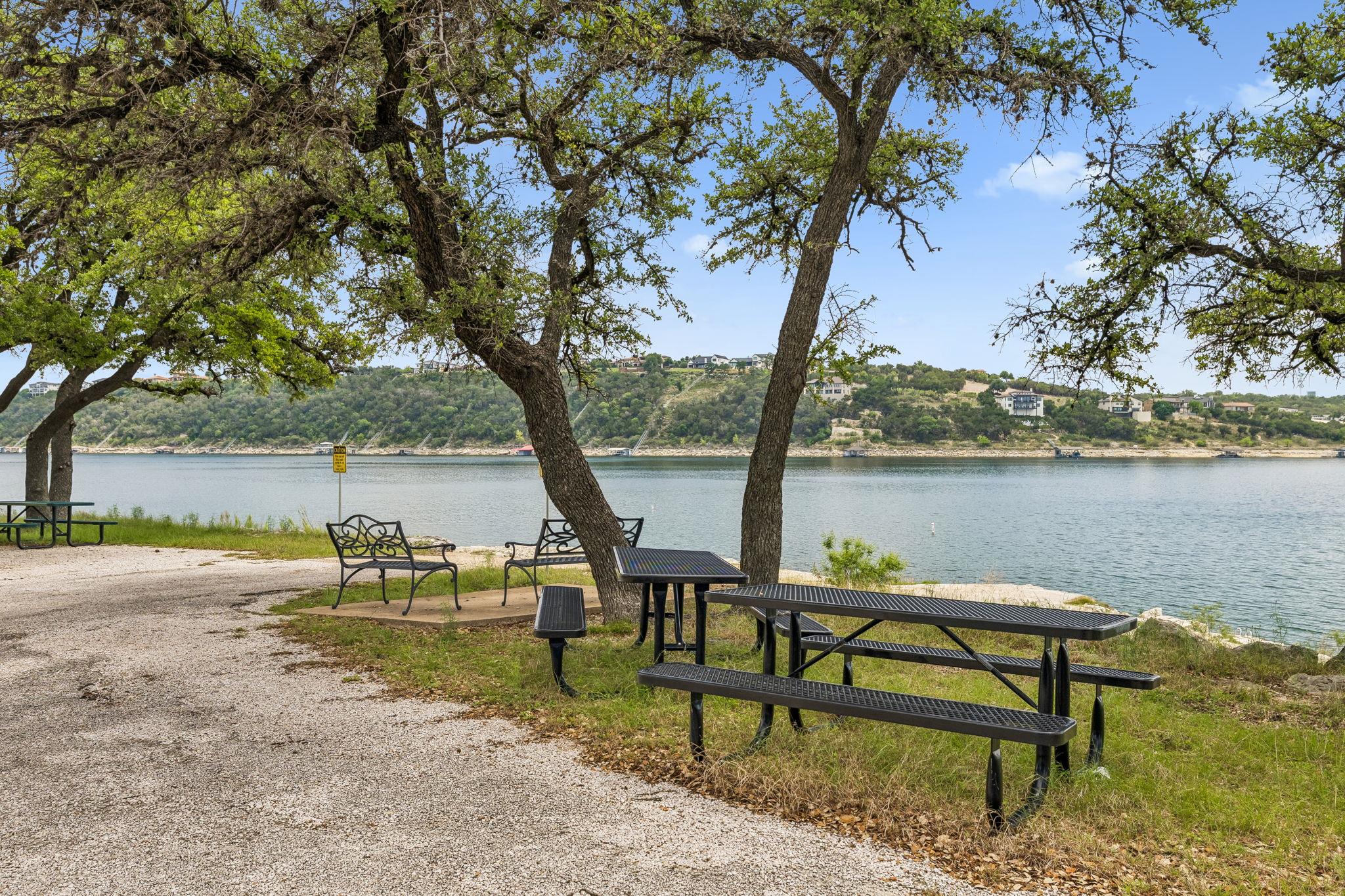 1115 Edgewater Dr, Spicewood, TX 78669