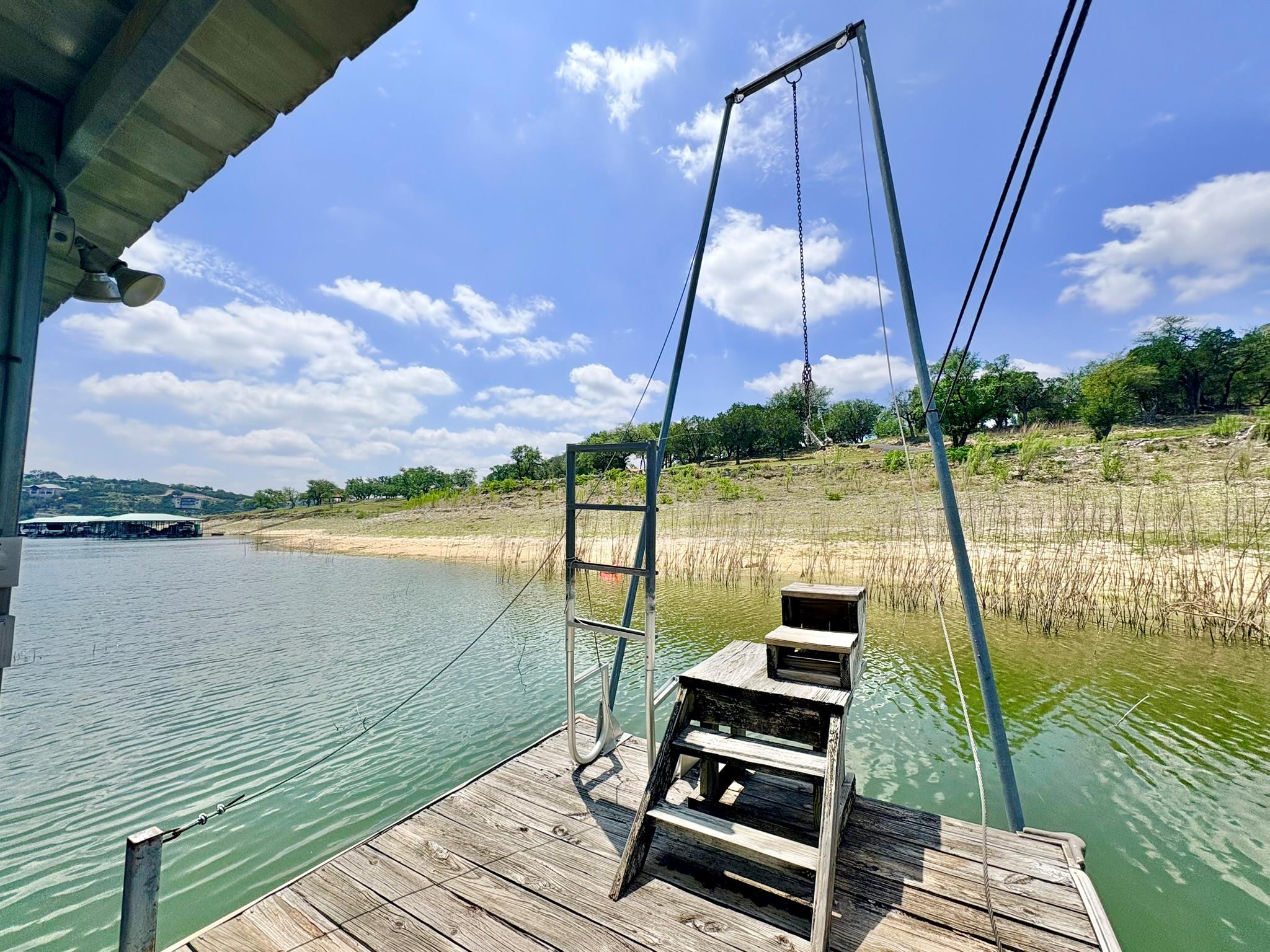 1115 Edgewater Dr, Spicewood, TX 78669