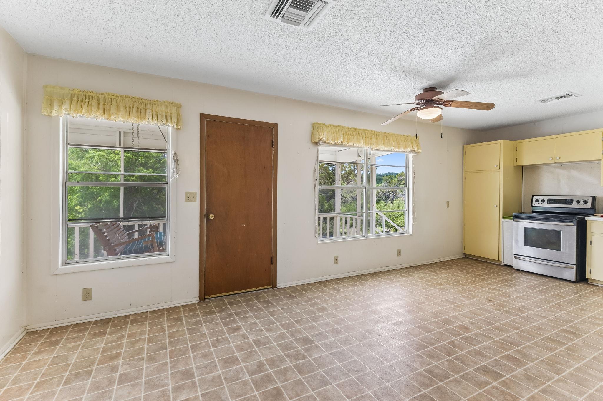 1115 Edgewater Dr, Spicewood, TX 78669