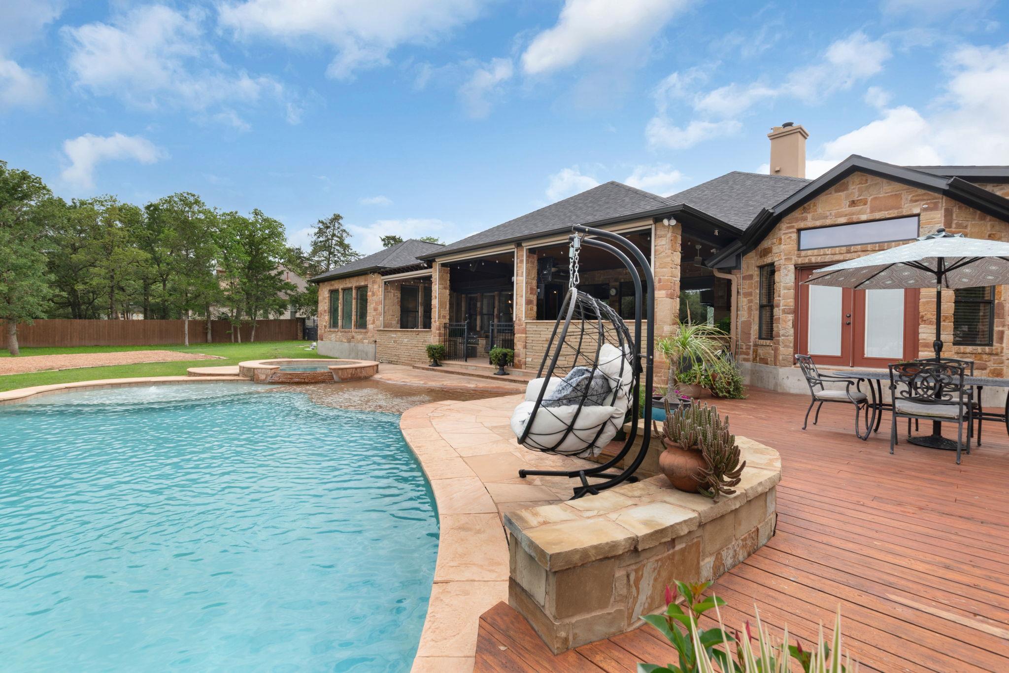 110 Valley View Dr, Bastrop, TX 78602